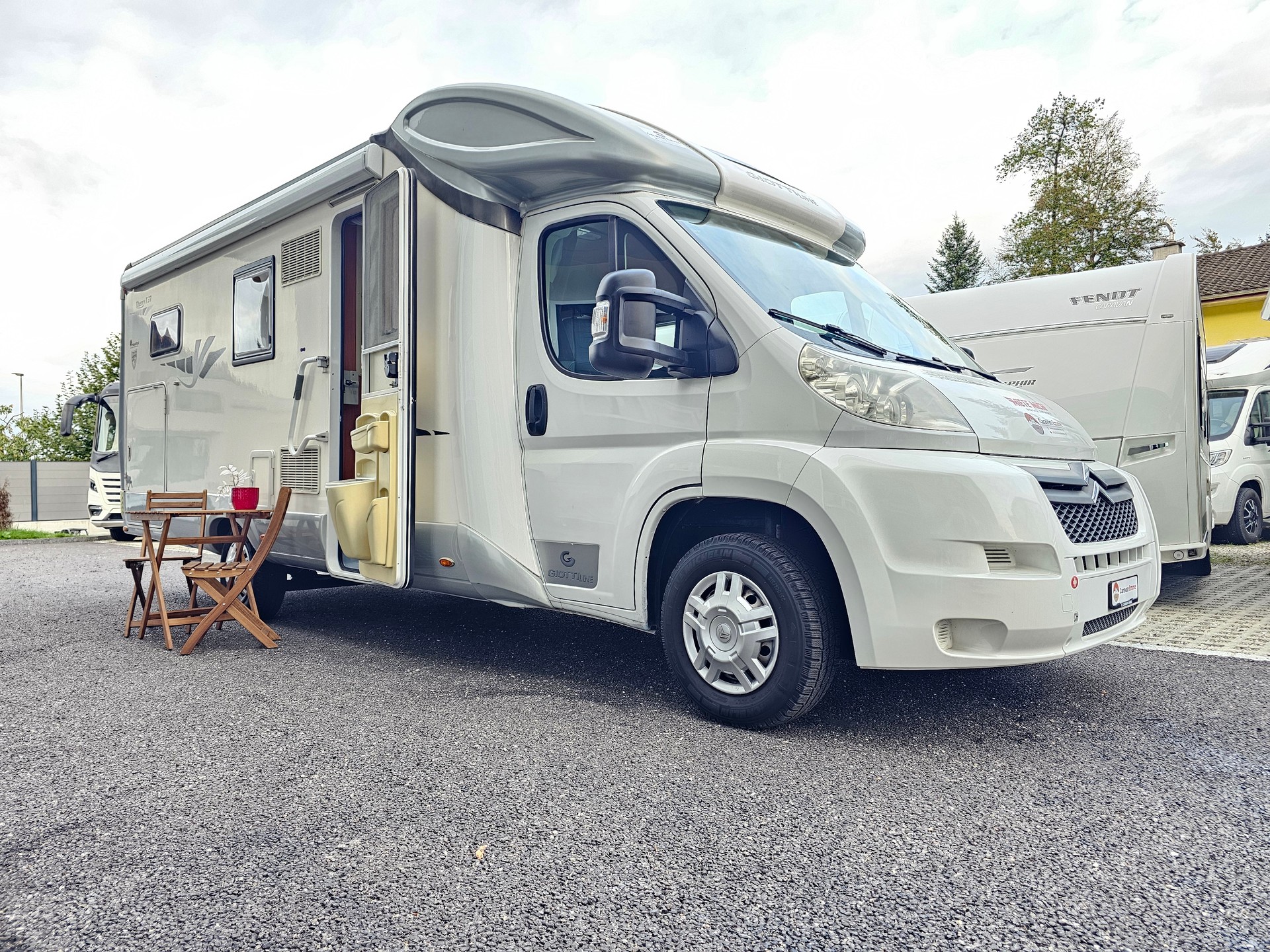 GIOTTILINE T 37 mit Einzelbett, Hubbett!-image-1