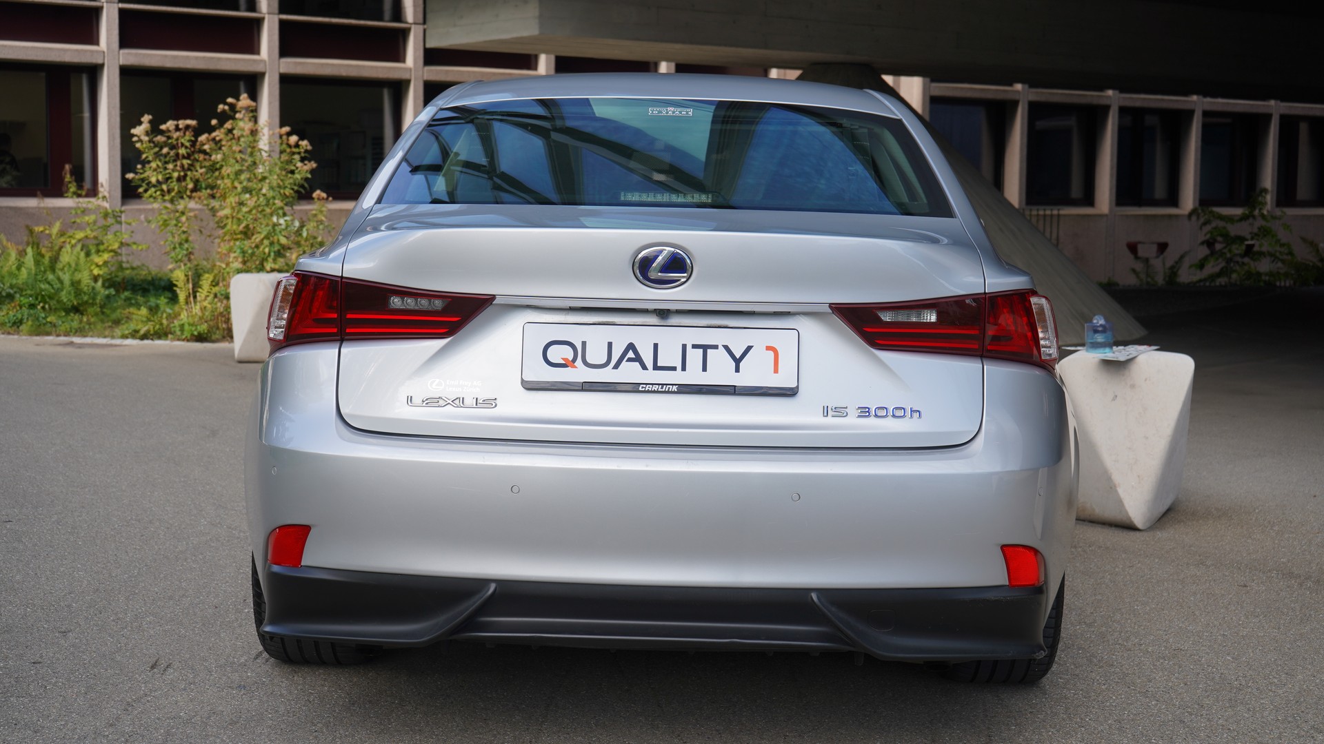 LEXUS IS 300h F-Sport Automatic-image-4
