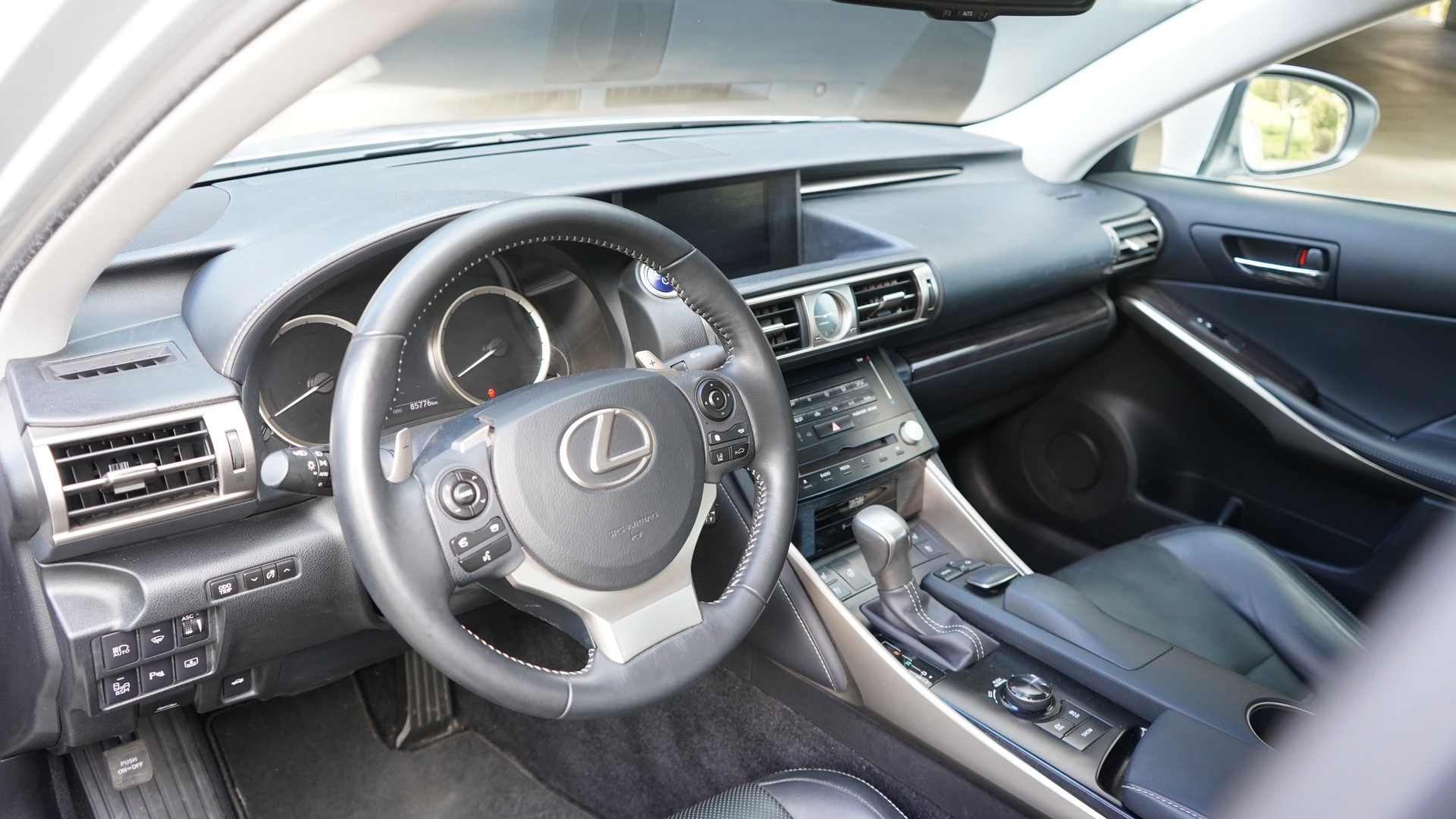 LEXUS IS 300h F-Sport Automatic-image-7