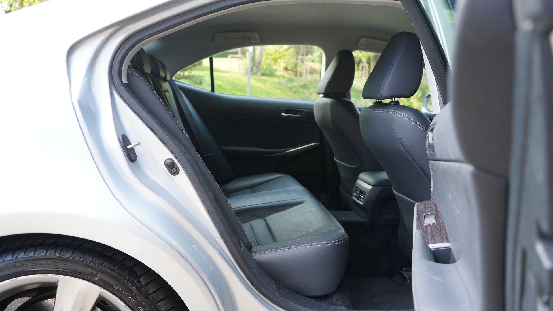 LEXUS IS 300h F-Sport Automatic-image-15