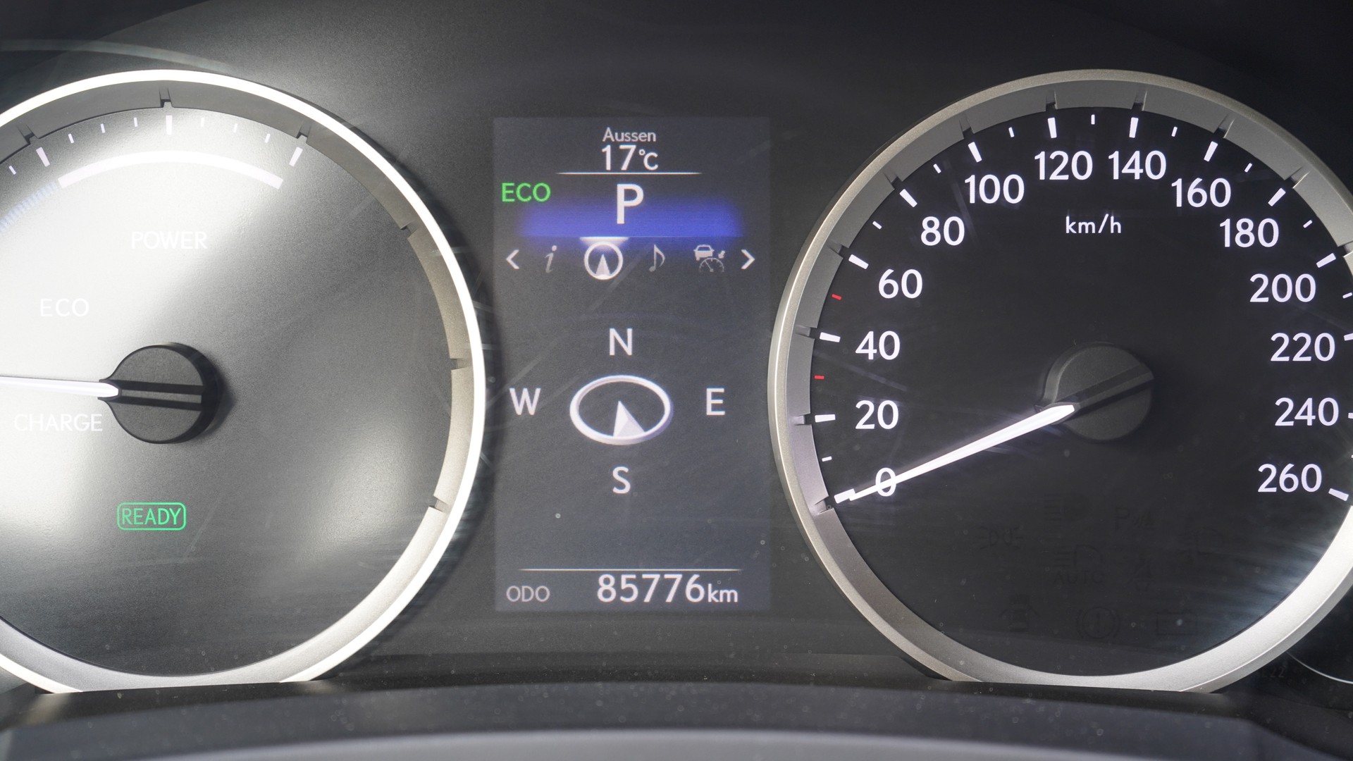 LEXUS IS 300h F-Sport Automatic-image-9