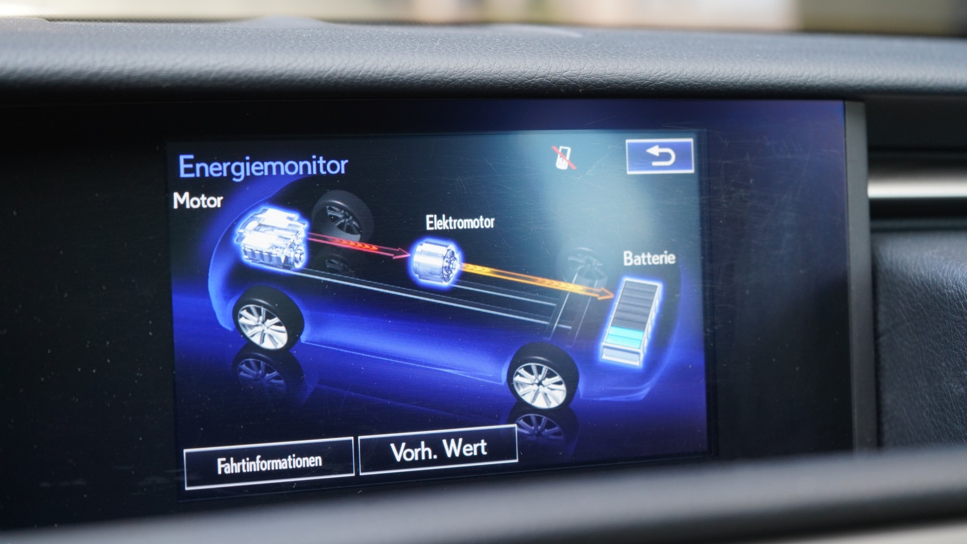 LEXUS IS 300h F-Sport Automatic-image-11