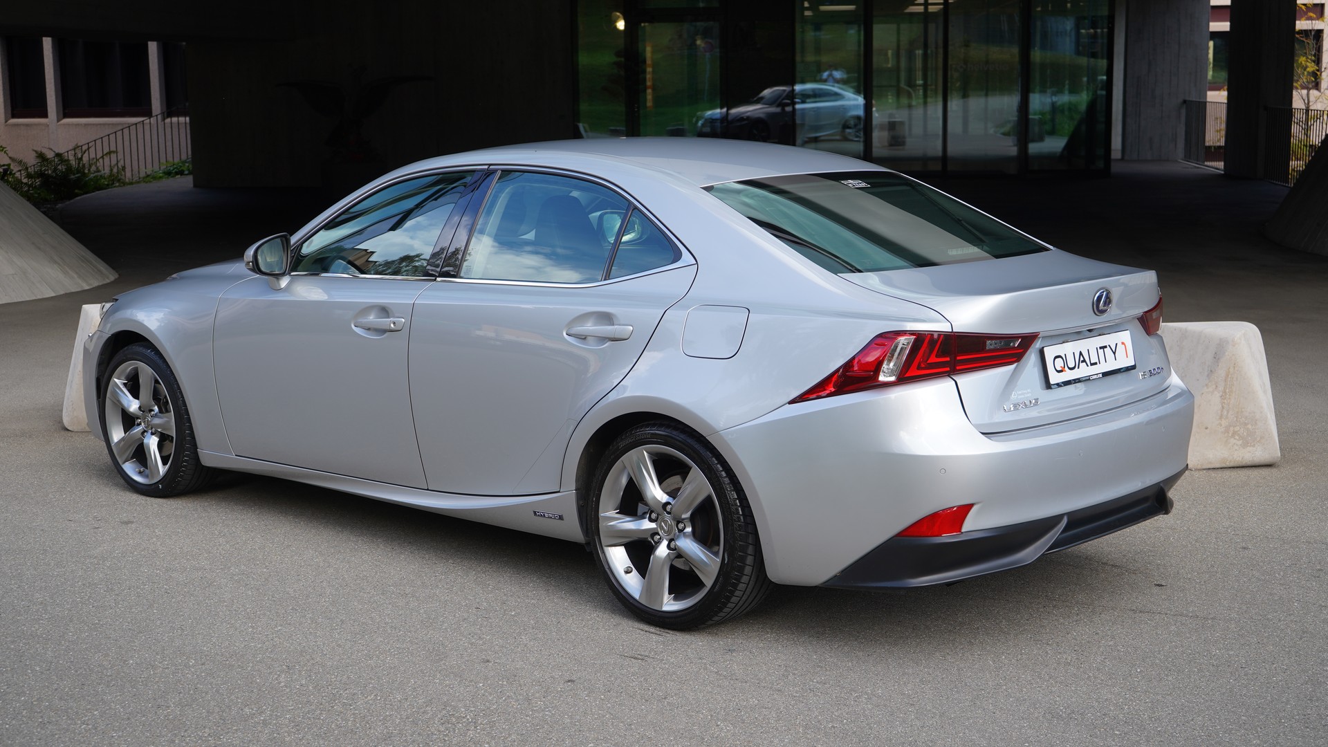 LEXUS IS 300h F-Sport Automatic-image-2