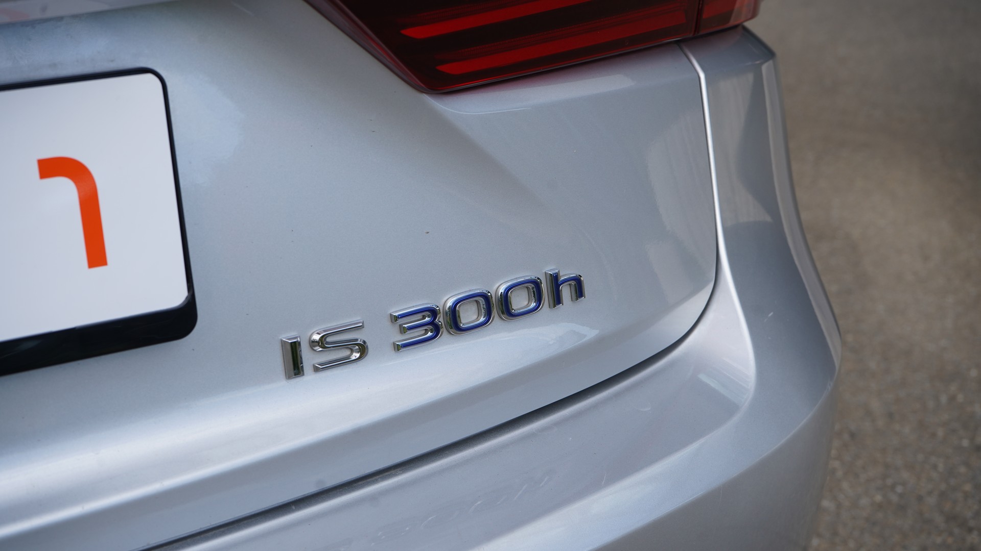 LEXUS IS 300h F-Sport Automatic-image-18