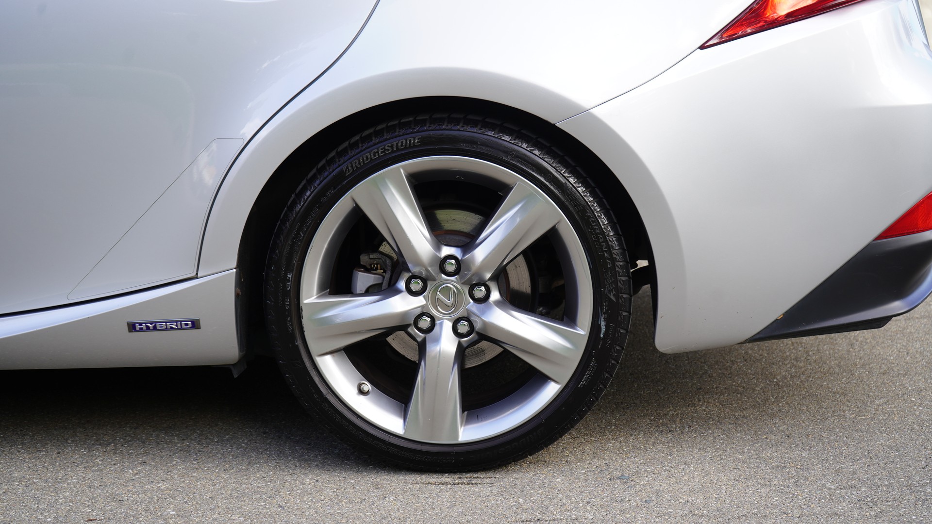 LEXUS IS 300h F-Sport Automatic-image-17