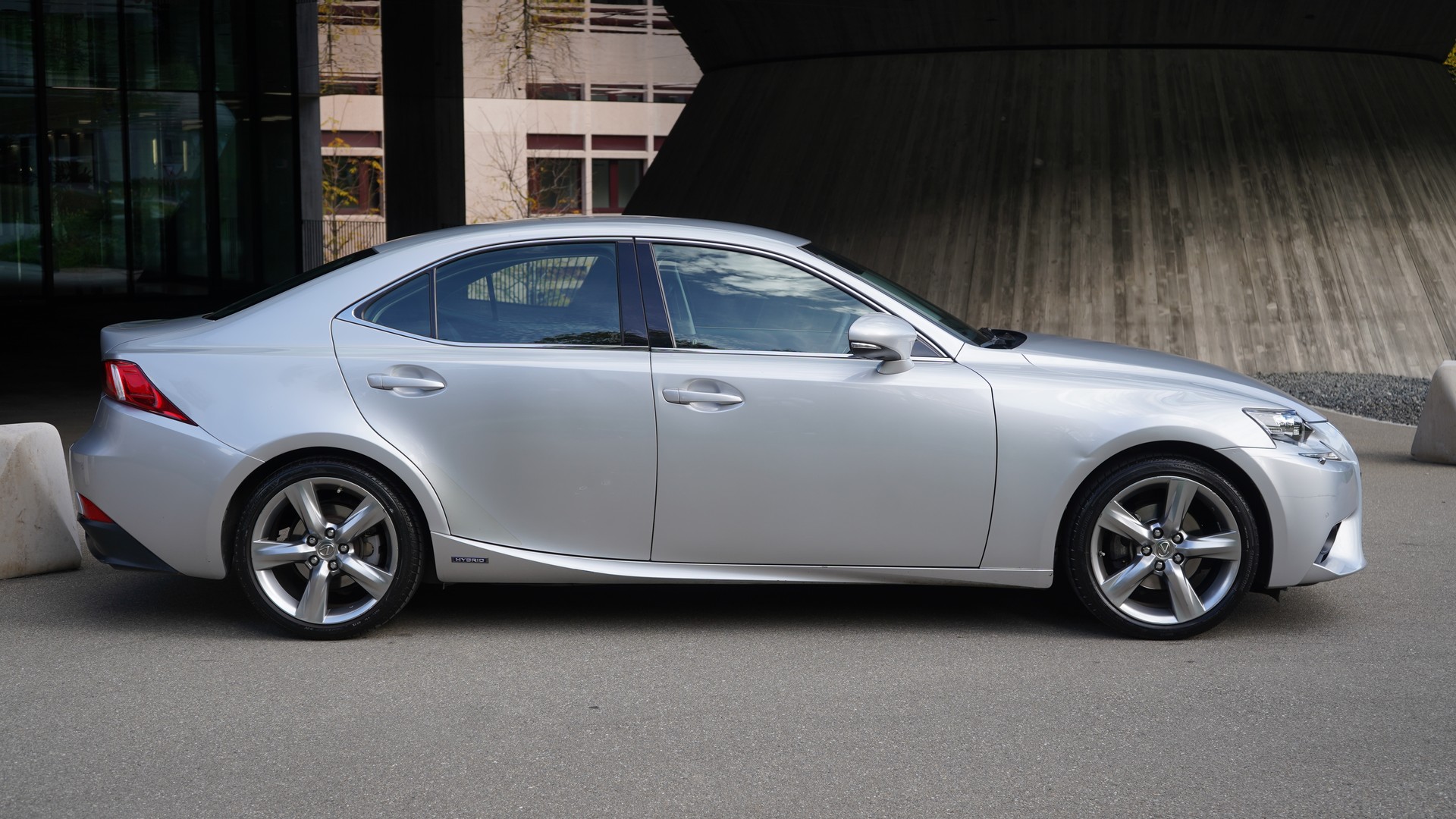 LEXUS IS 300h F-Sport Automatic-image-3