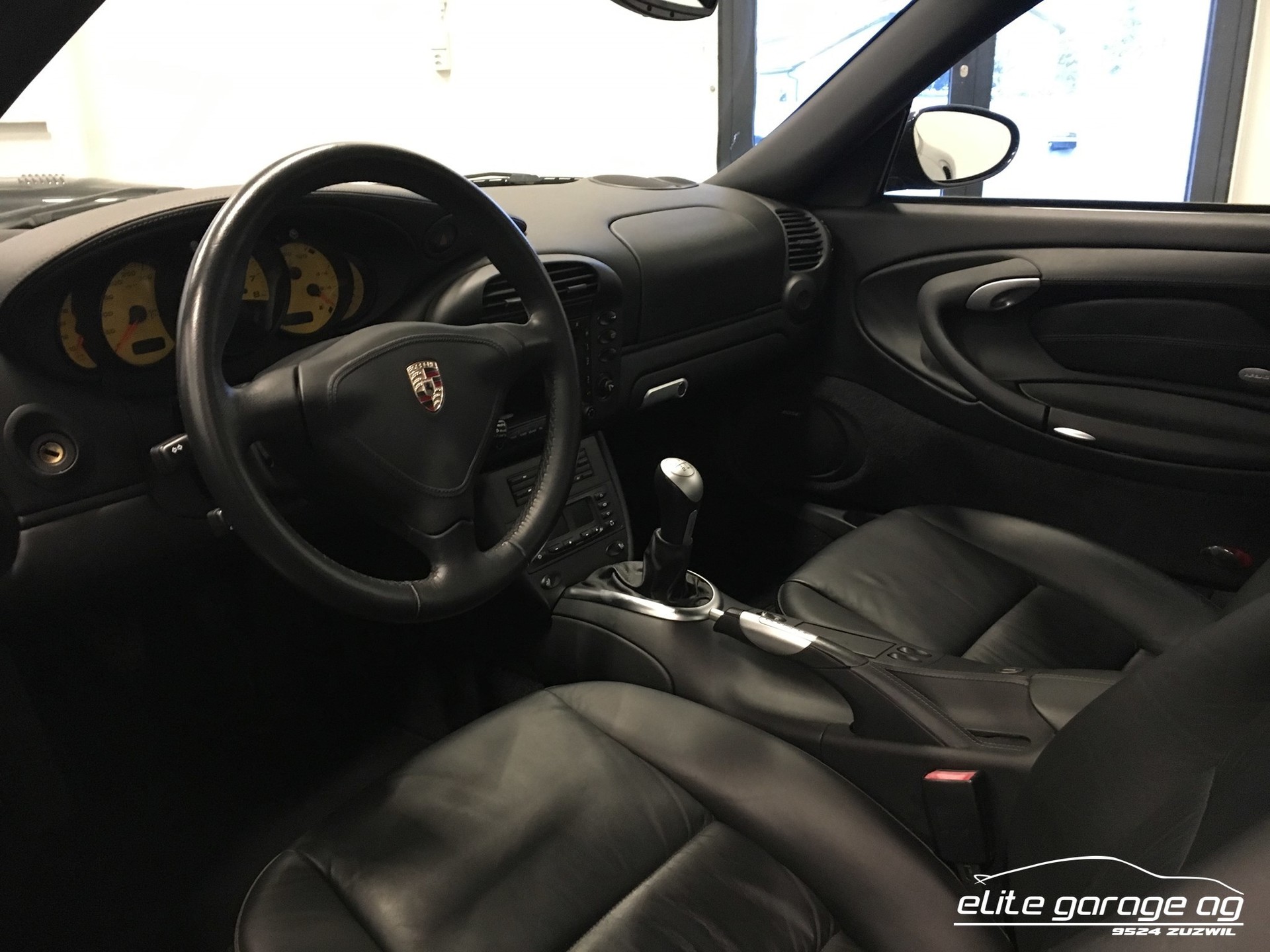 PORSCHE 911 Turbo-image-5