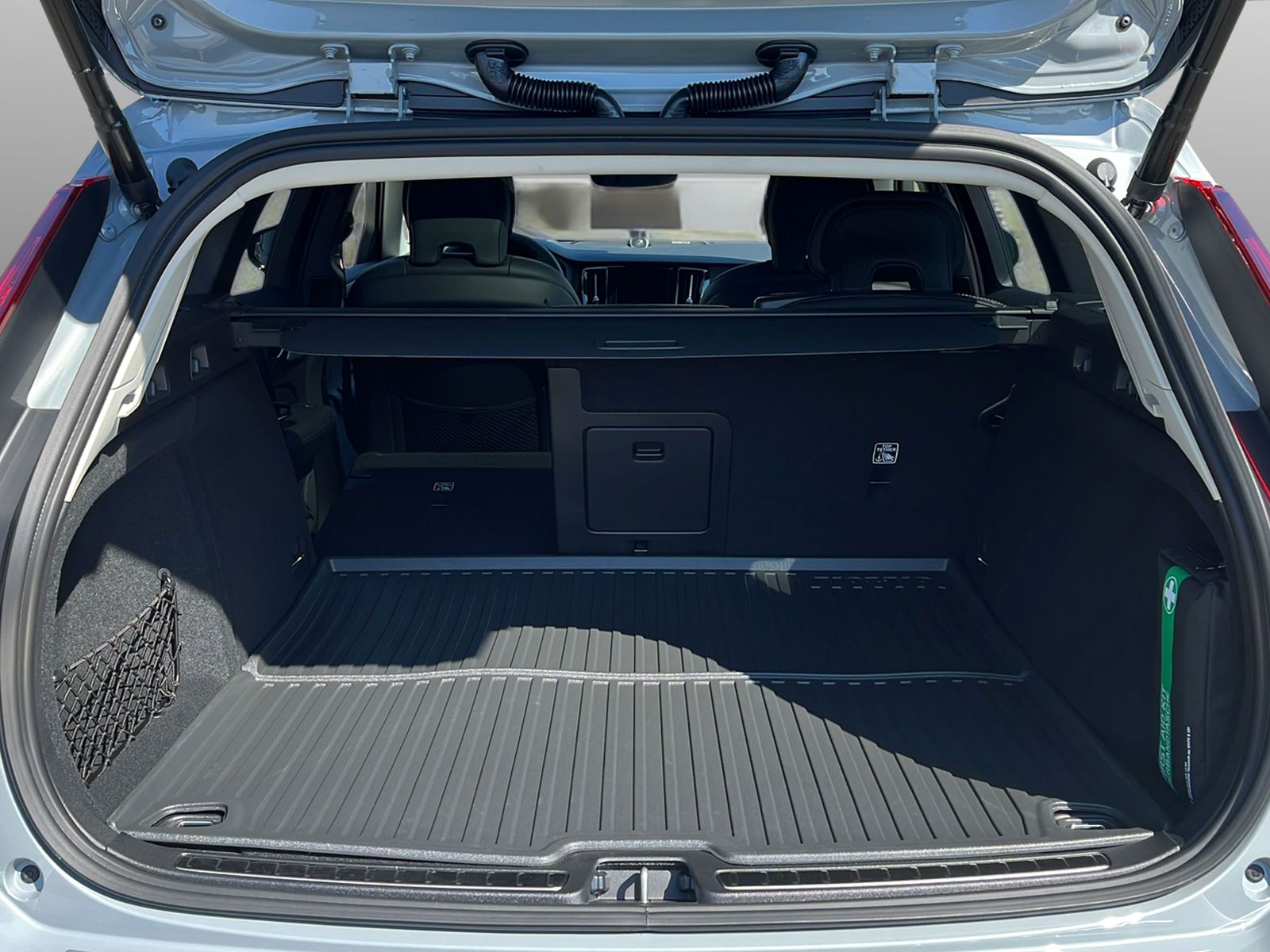 VOLVO V60 2.0 B4 Ultimate Dark-image-15