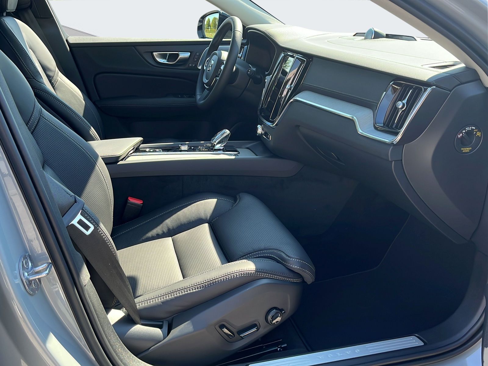 VOLVO V60 2.0 B4 Ultimate Dark-image-14