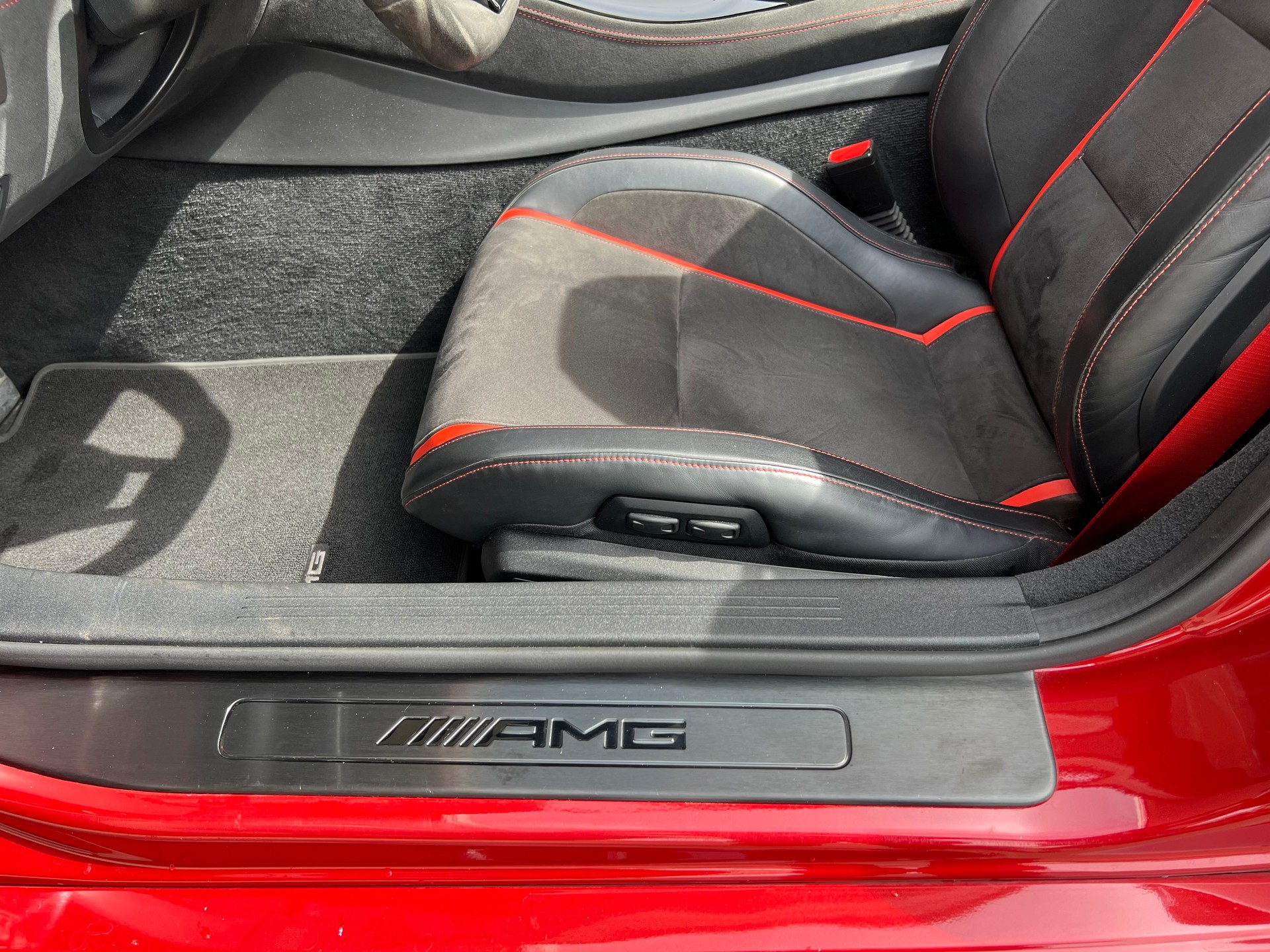 MERCEDES-BENZ AMG GT C Roadster Speedshift DCT-image-6