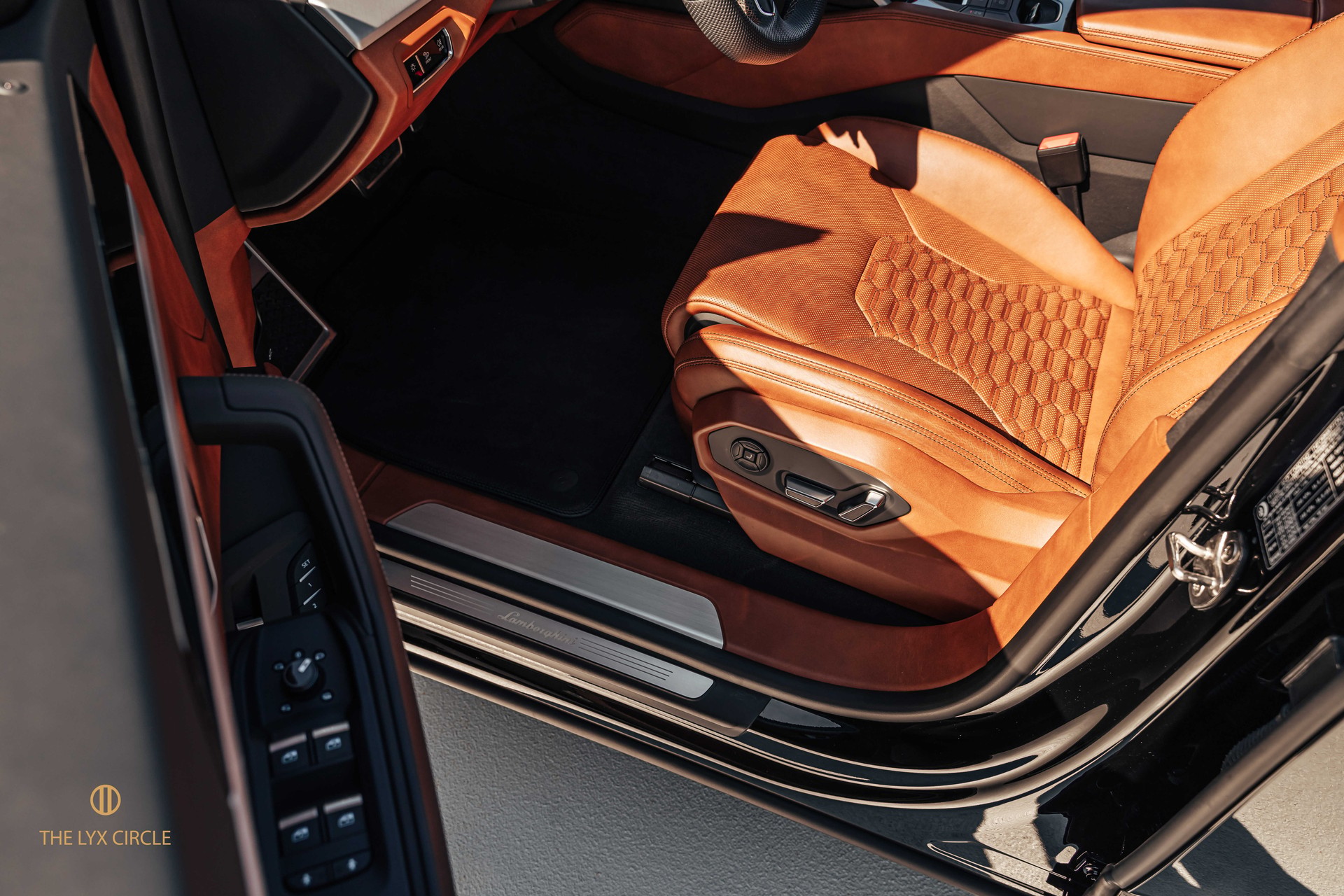 LAMBORGHINI Urus E-Gear-image-9