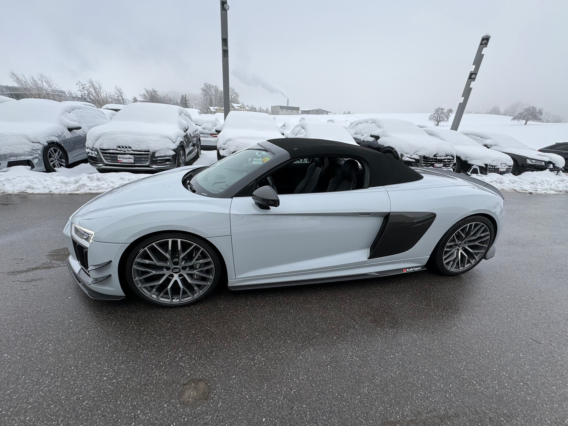 AUDI R8 Spyder 5.2 plus S-Tronic-image-6