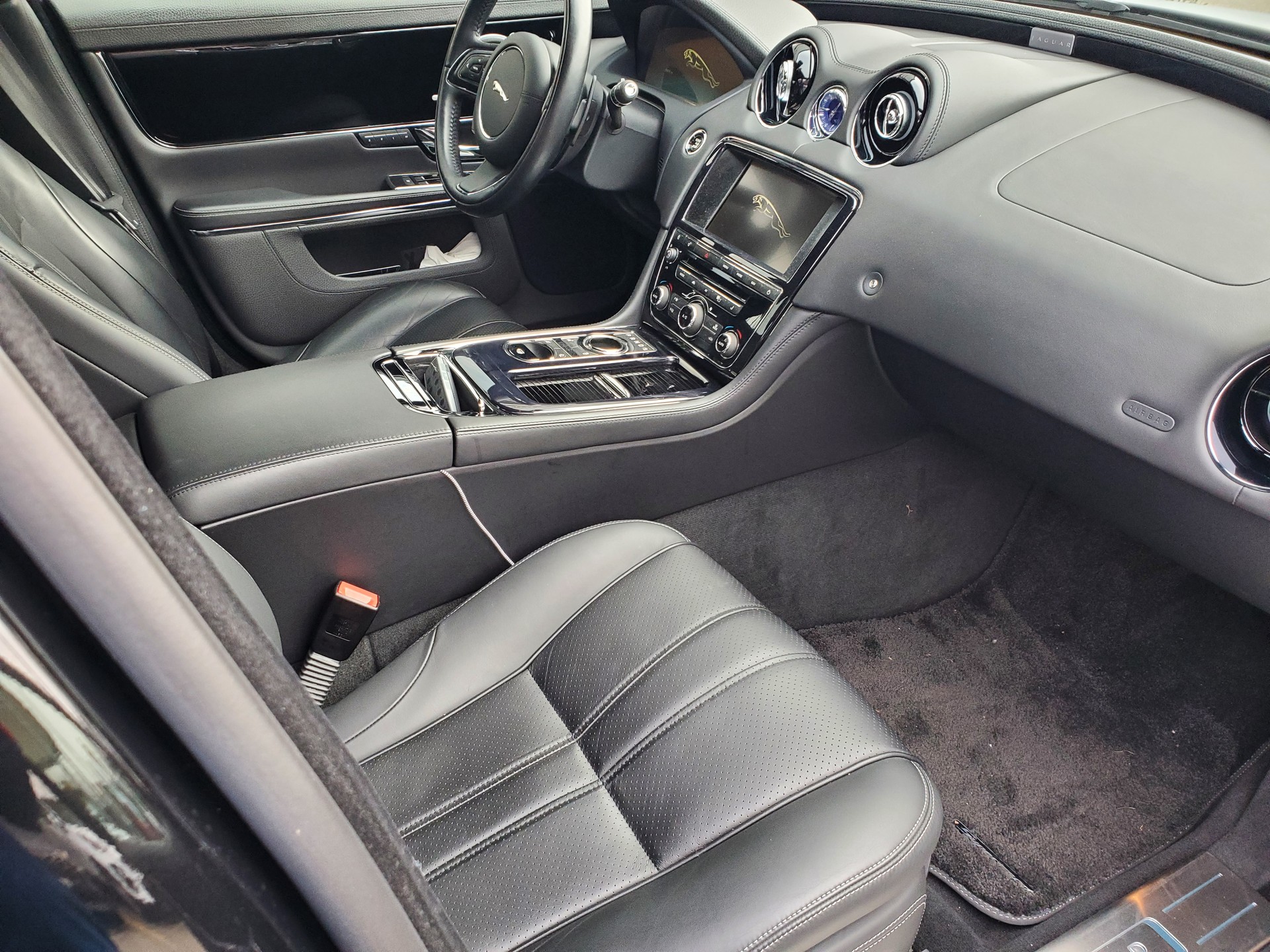 JAGUAR XJ LWB 3.0d V6 Supersport Automatic-image-12