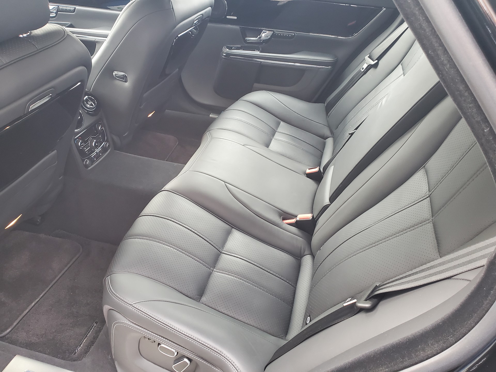 JAGUAR XJ LWB 3.0d V6 Supersport Automatic-image-8