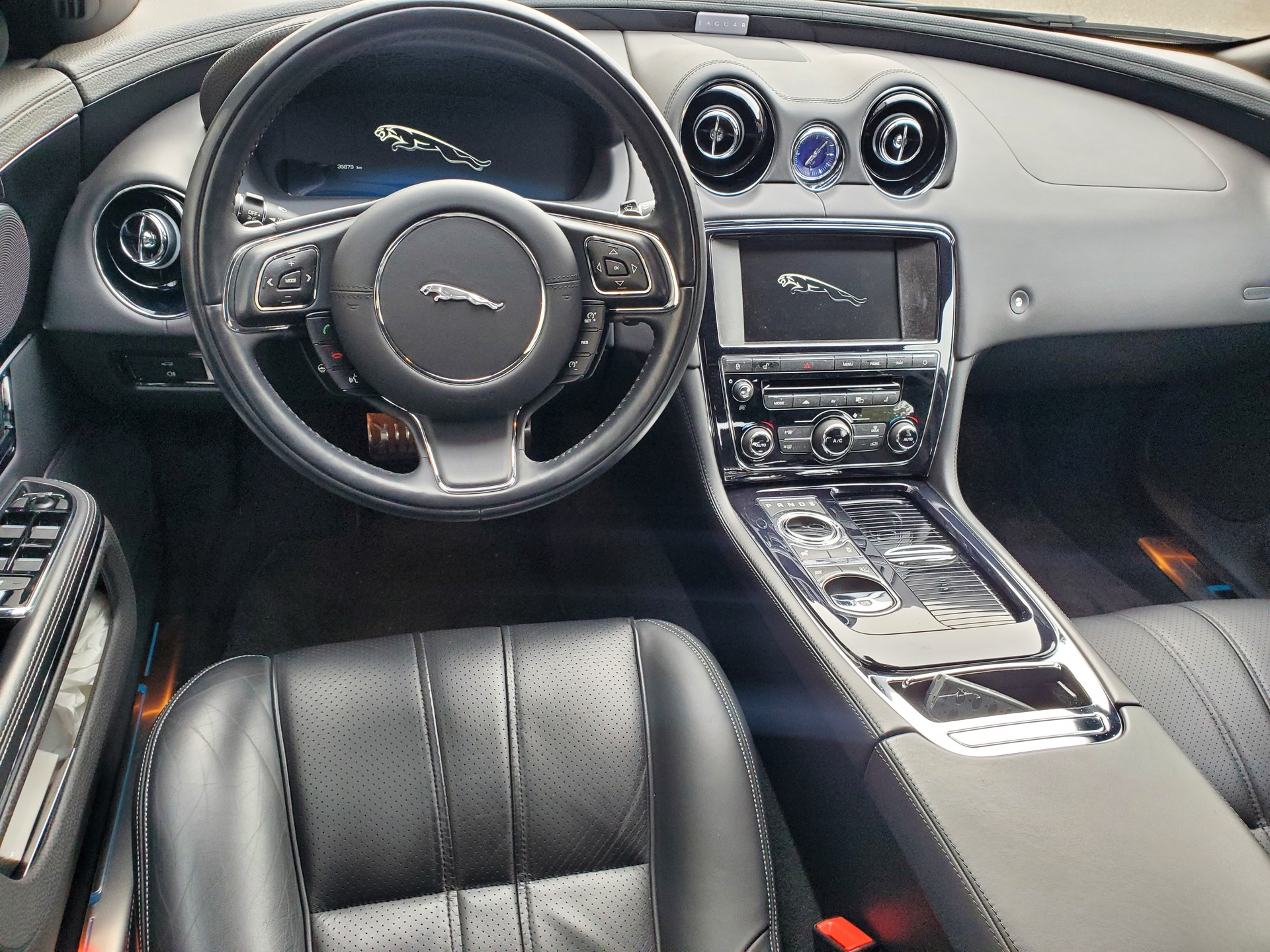 JAGUAR XJ LWB 3.0d V6 Supersport Automatic-image-9