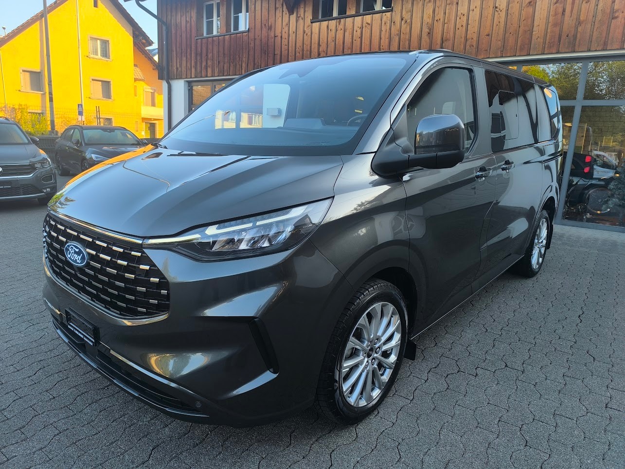 FORD Tourneo Bus 320 L1H1 Titanium Automat 4x4-image-0