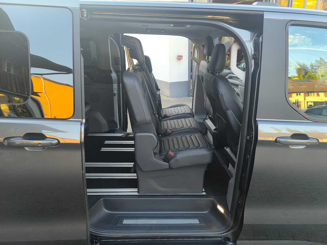 FORD Tourneo Bus 320 L1H1 Titanium Automat 4x4-image-9