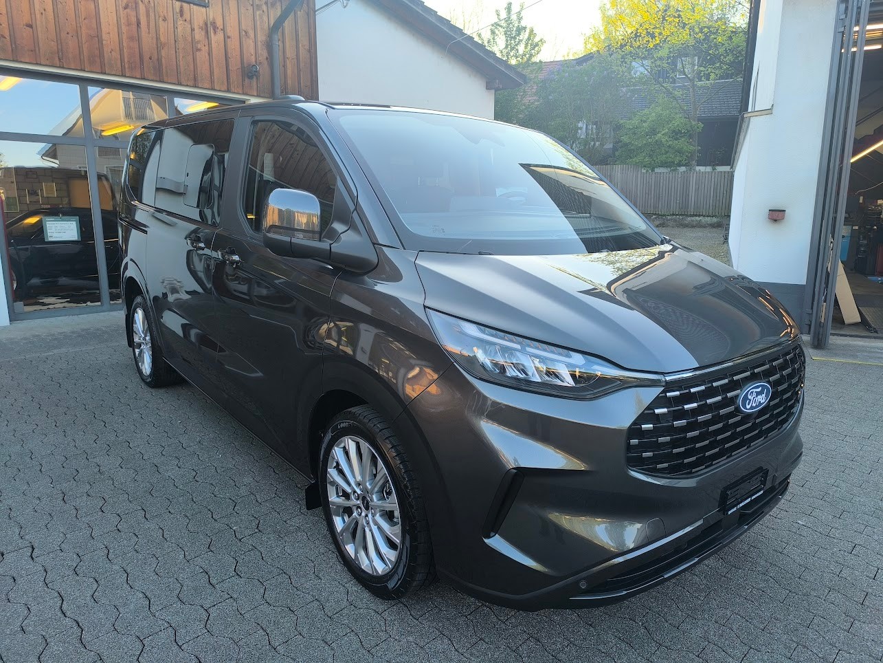 FORD Tourneo Bus 320 L1H1 Titanium Automat 4x4-image-4
