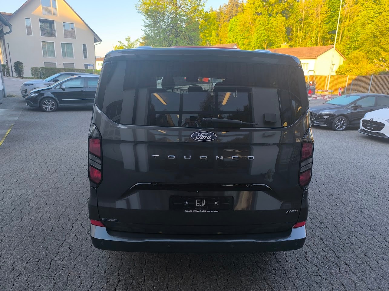 FORD Tourneo Bus 320 L1H1 Titanium Automat 4x4-image-2