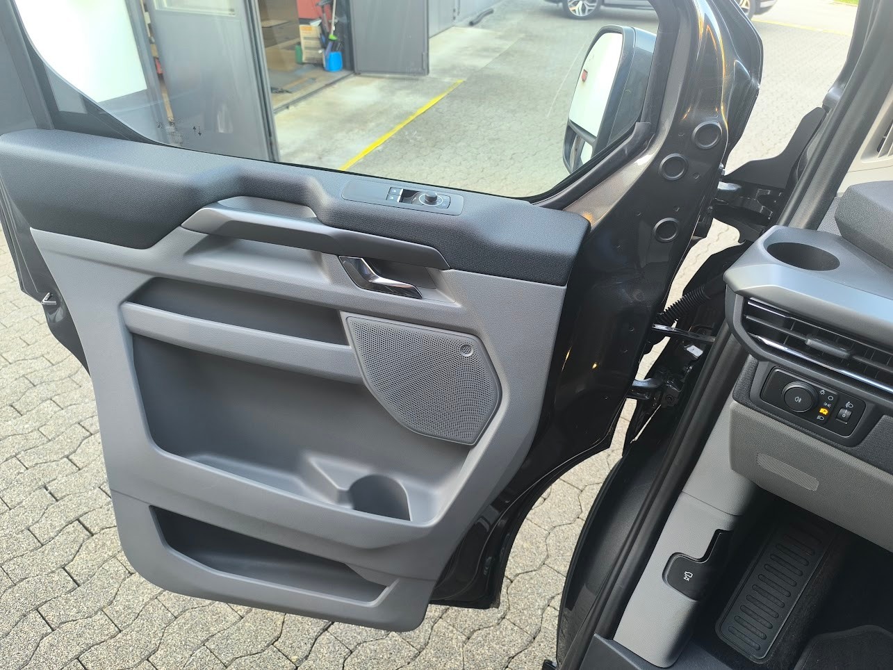 FORD Tourneo Bus 320 L1H1 Titanium Automat 4x4-image-14