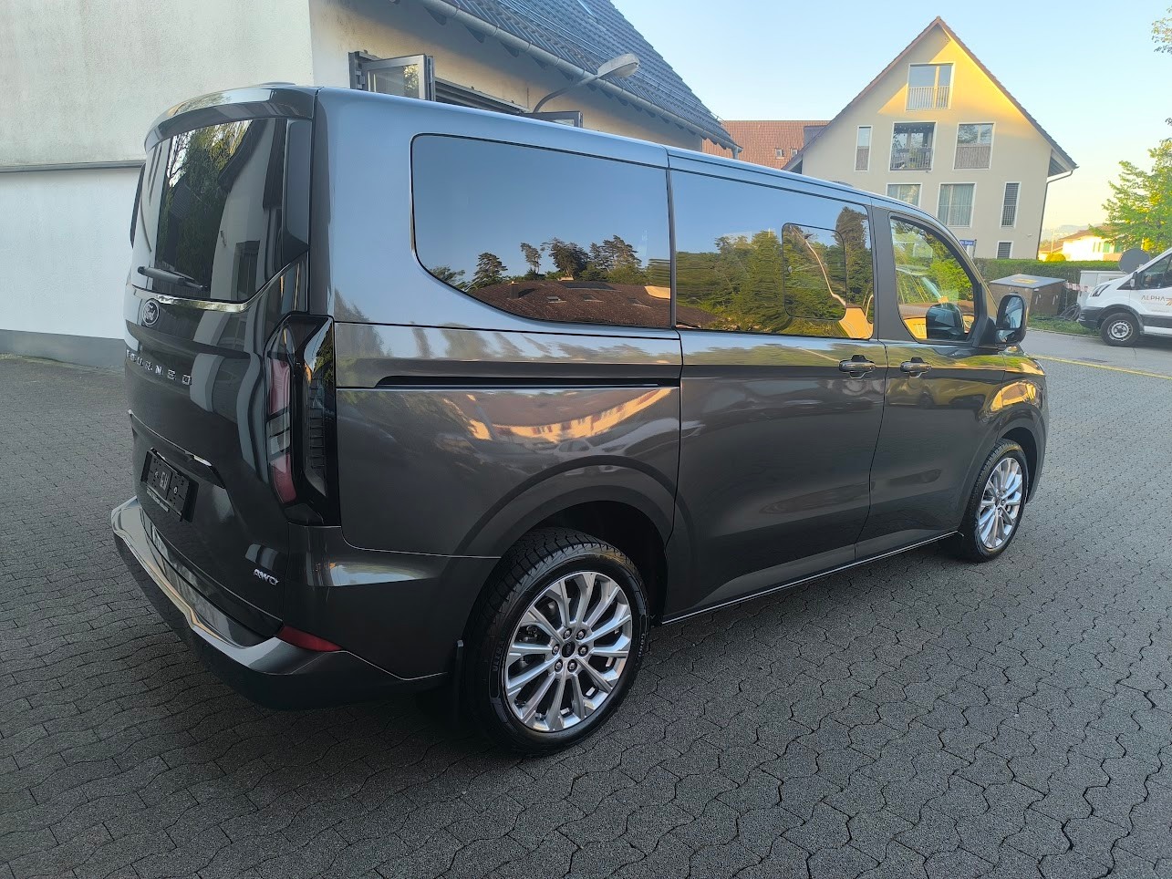 FORD Tourneo Bus 320 L1H1 Titanium Automat 4x4-image-3