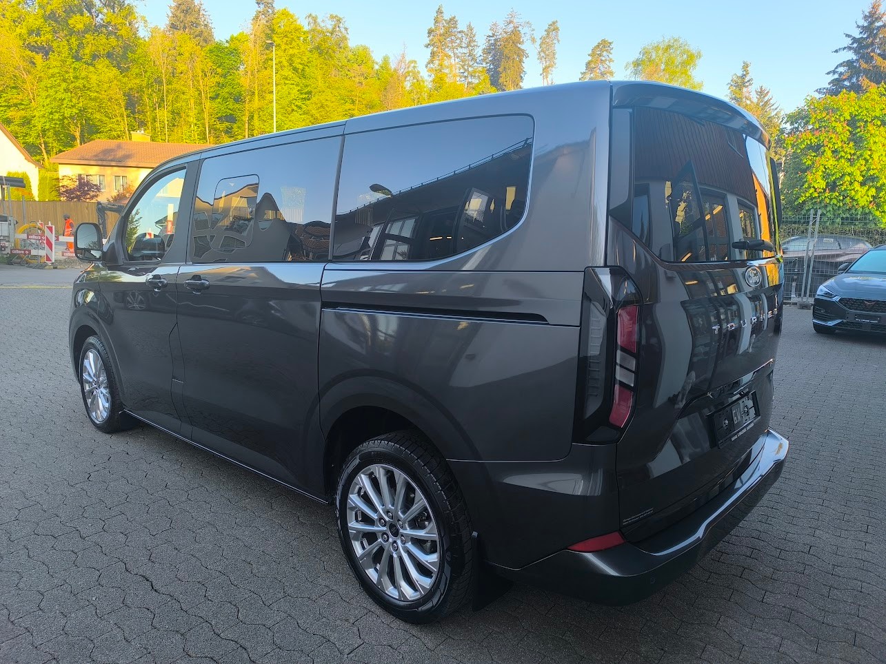 FORD Tourneo Bus 320 L1H1 Titanium Automat 4x4-image-1