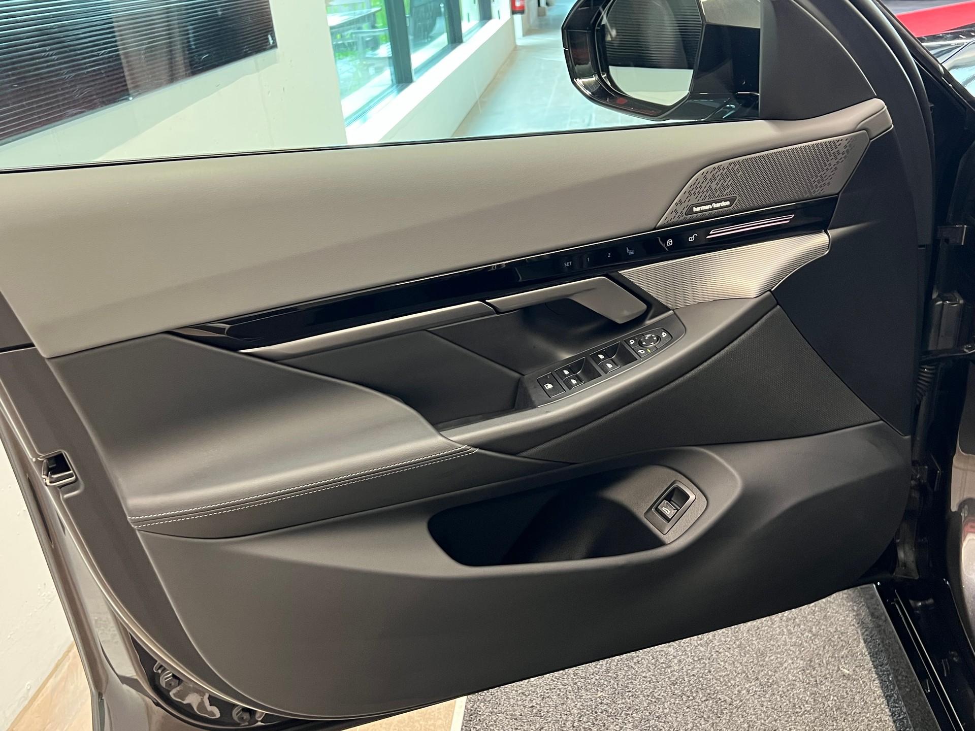 BMW 540d xDrive 48V Touring M Sport Pro Steptronic-image-12
