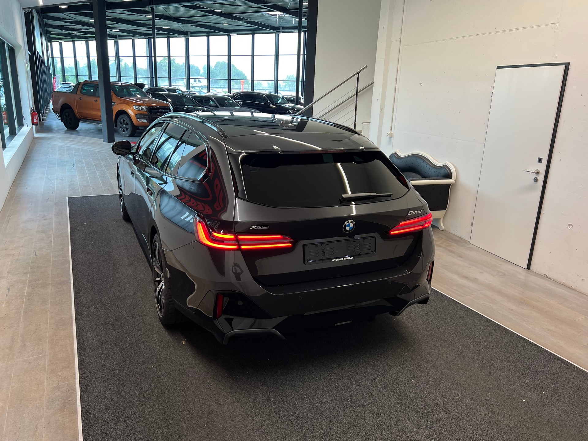 BMW 540d xDrive 48V Touring M Sport Pro Steptronic-image-8