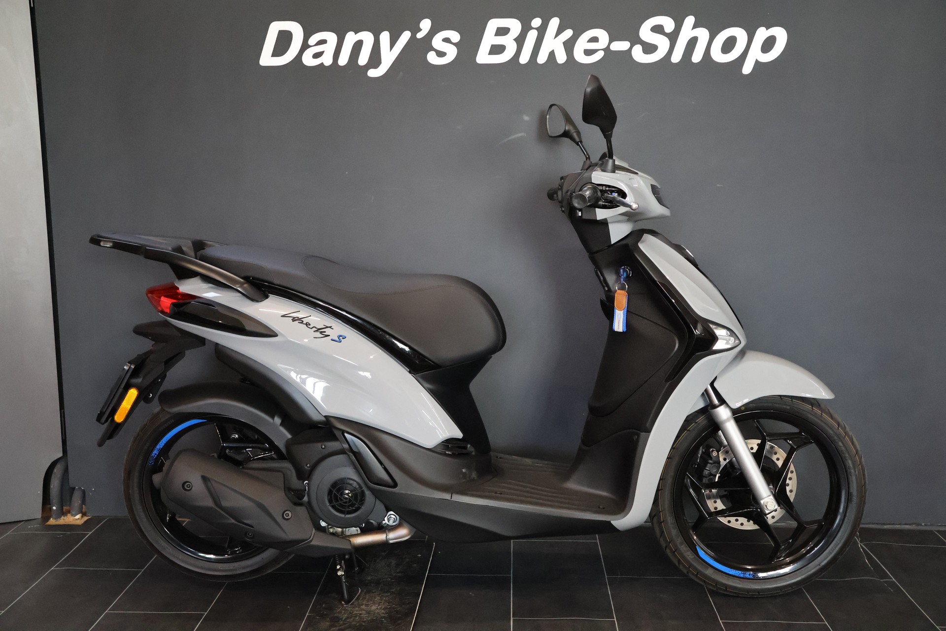 PIAGGIO Liberty 125 Sport E5+ (4 Jahre Garantie)-showroom-element-2