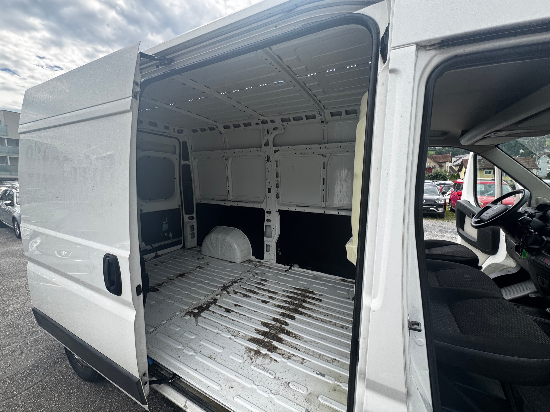 PEUGEOT Boxer 2.0 HDI 335 Active L2H2-image-8