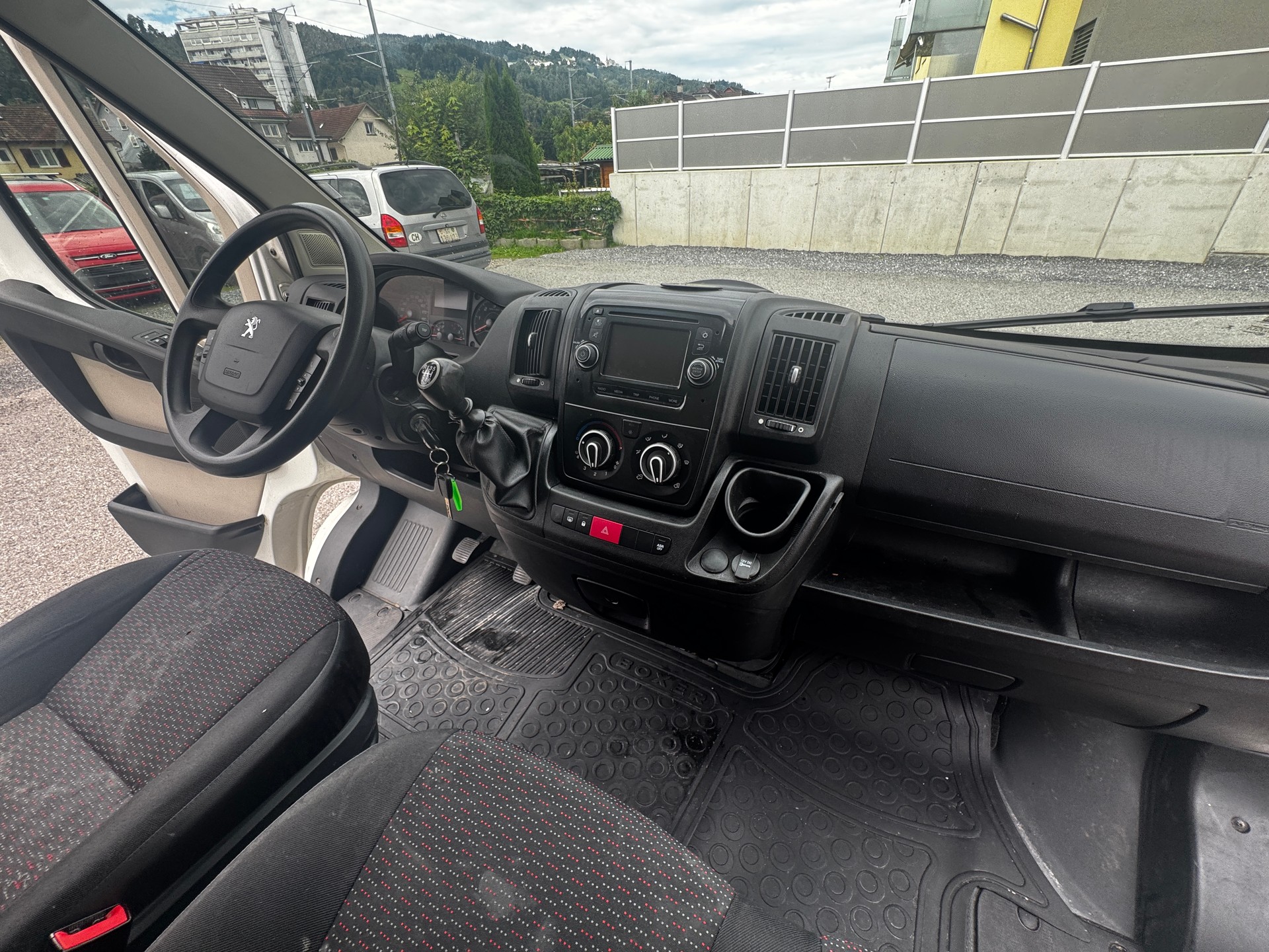PEUGEOT Boxer 2.0 HDI 335 Active L2H2-image-6