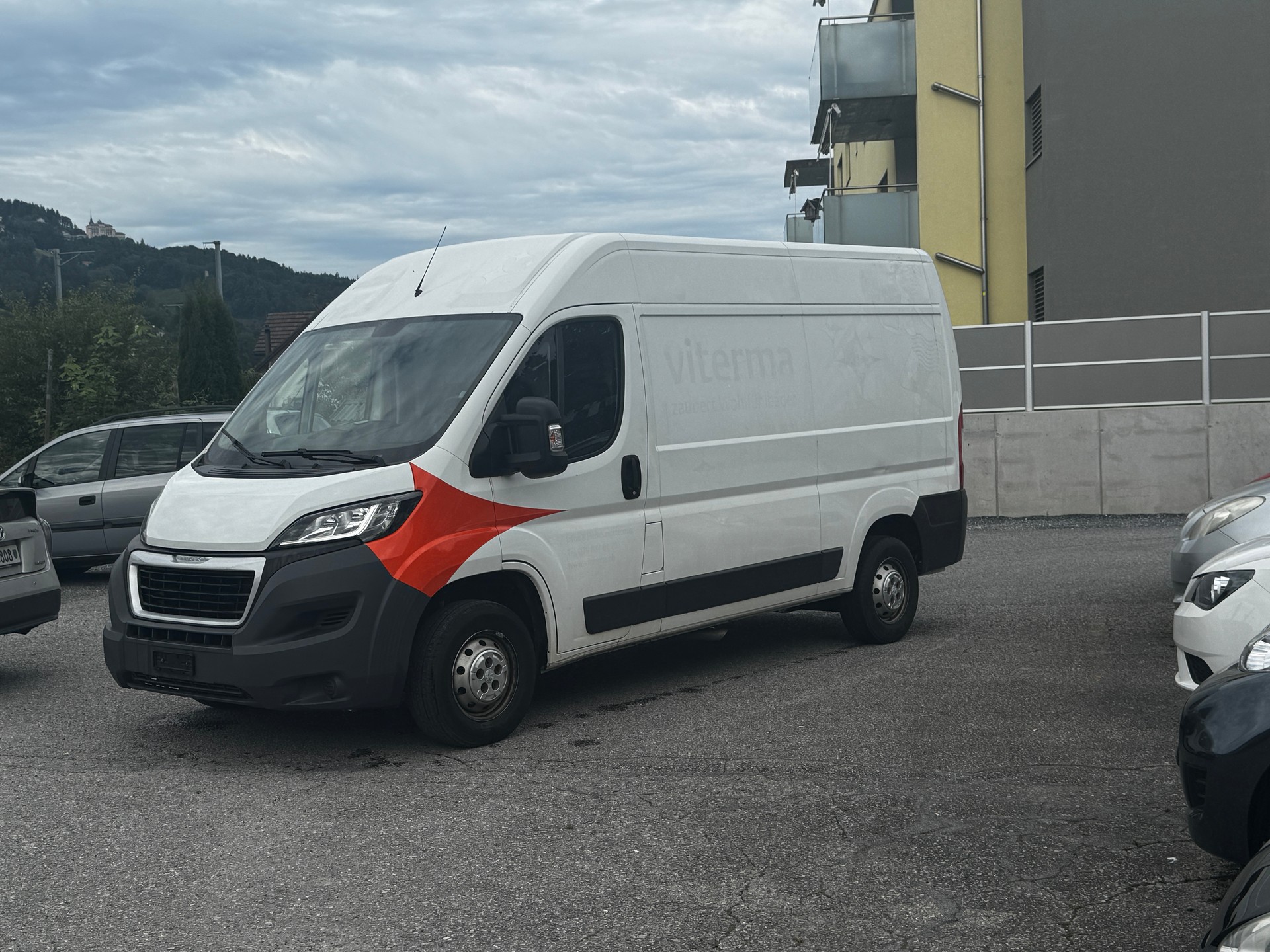 PEUGEOT Boxer 2.0 HDI 335 Active L2H2-image-1