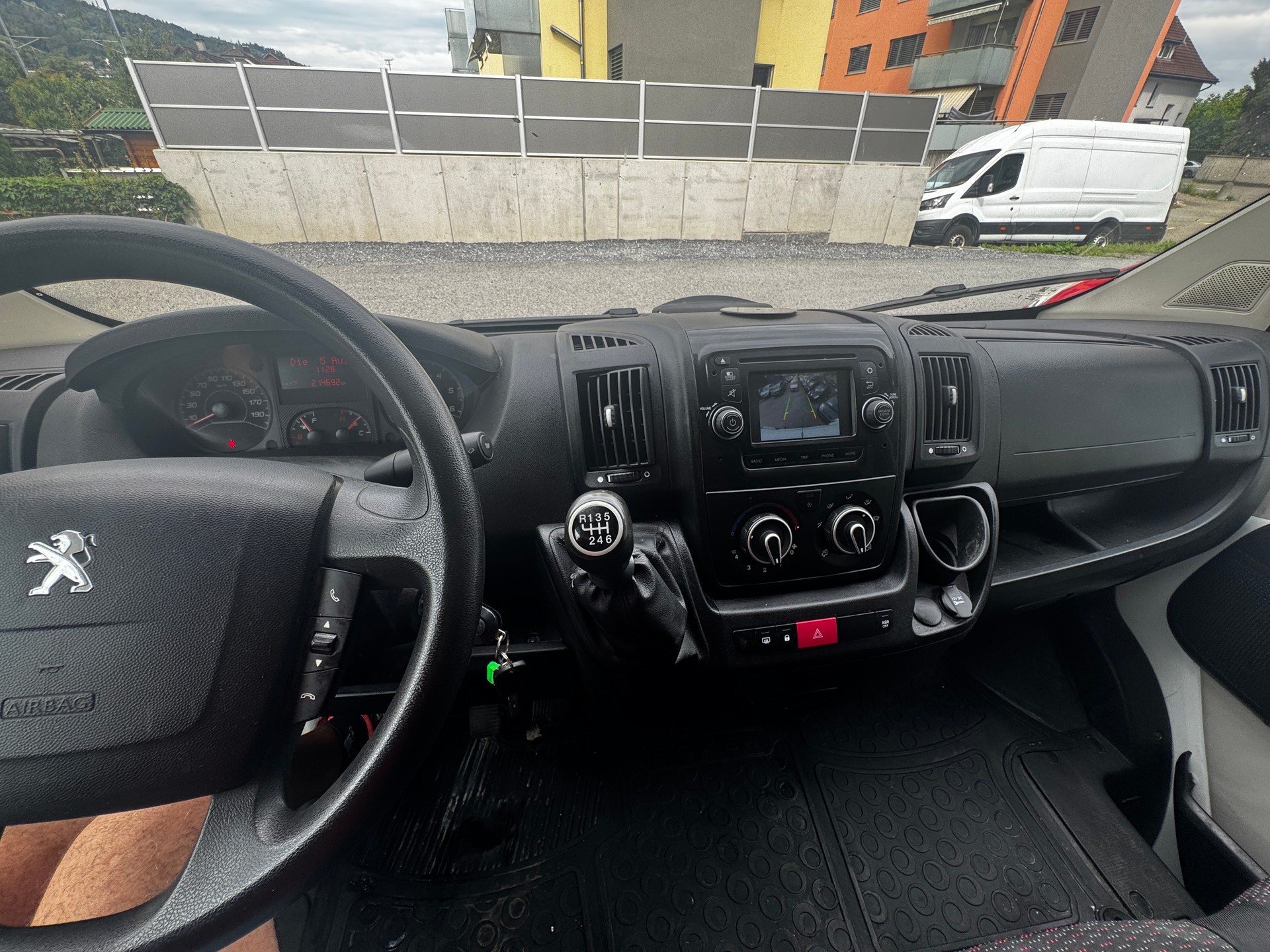 PEUGEOT Boxer 2.0 HDI 335 Active L2H2-image-9