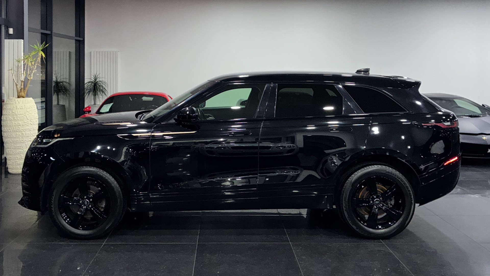 LAND ROVER Range Rover Velar R-Dynamic D 180 S Automatic-image-3