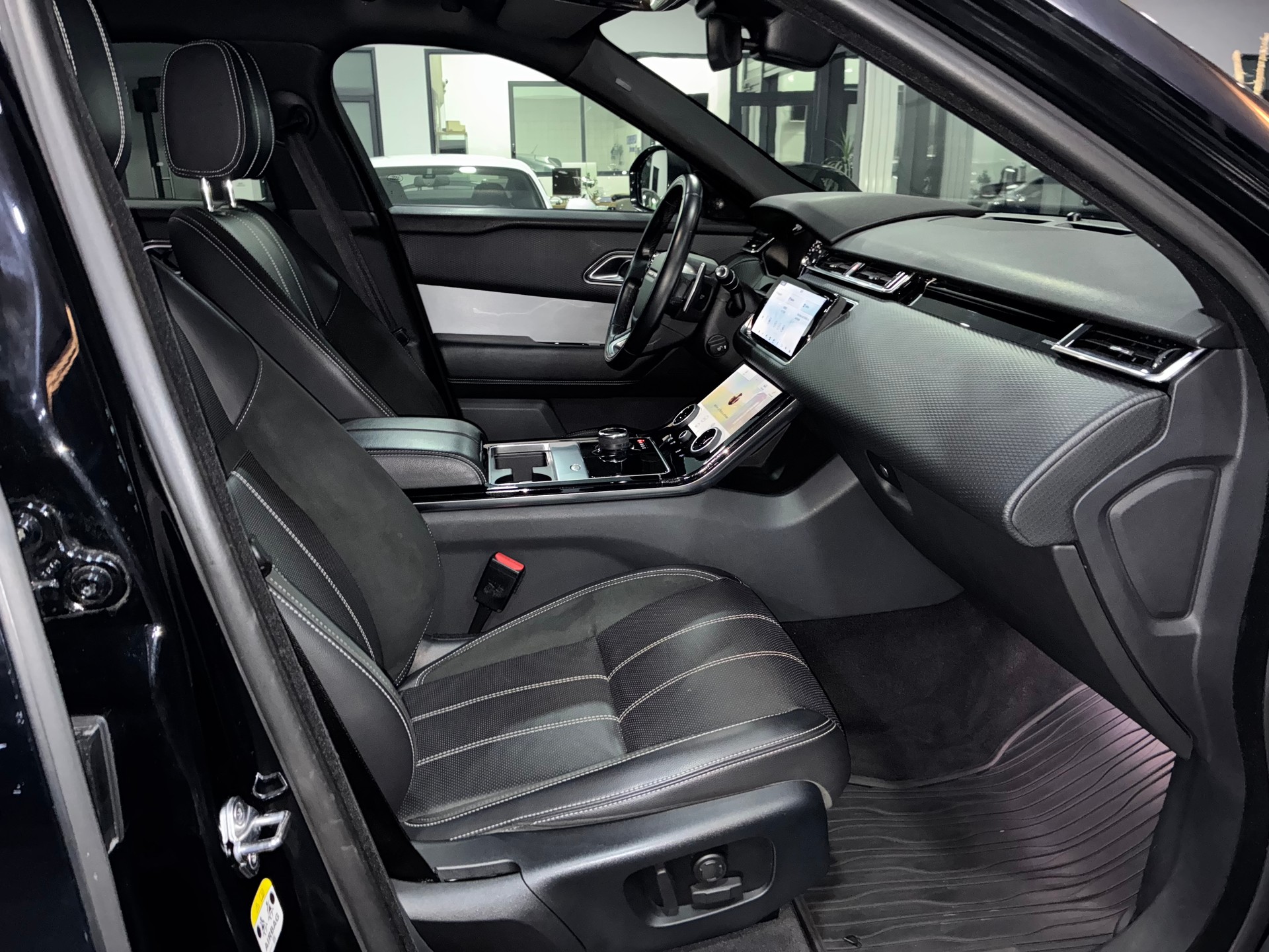 LAND ROVER Range Rover Velar R-Dynamic D 180 S Automatic-image-10