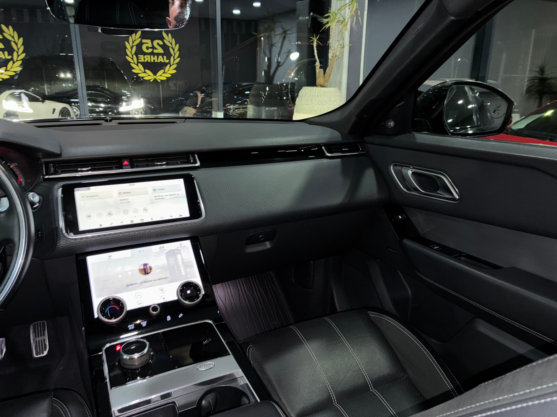 LAND ROVER Range Rover Velar R-Dynamic D 180 S Automatic-image-9