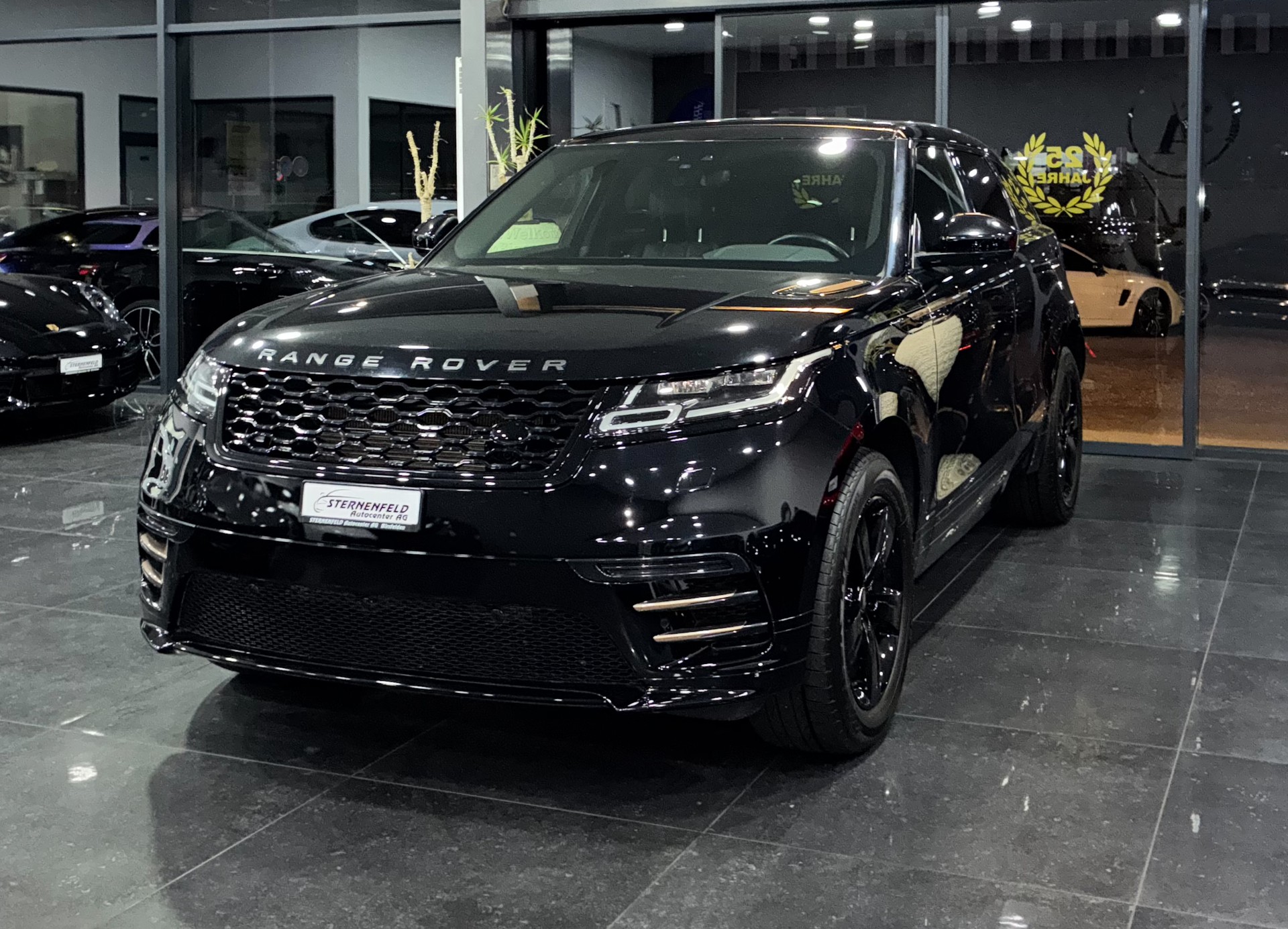 LAND ROVER Range Rover Velar R-Dynamic D 180 S Automatic-image-0