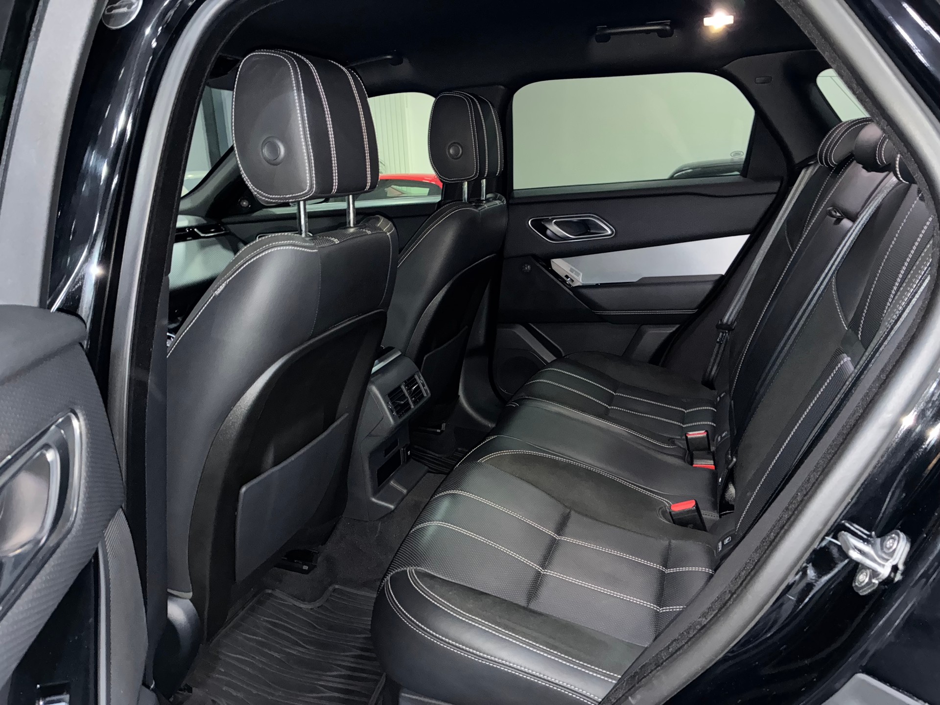 LAND ROVER Range Rover Velar R-Dynamic D 180 S Automatic-image-11