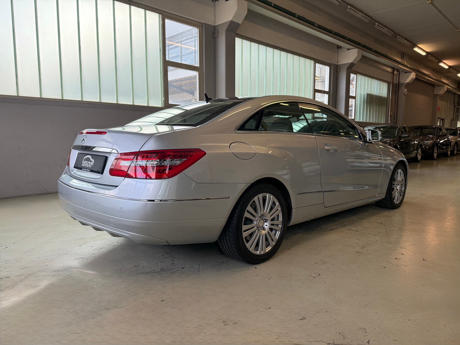 MERCEDES-BENZ E 200 CGI BlueEfficiency Automatic-image-5