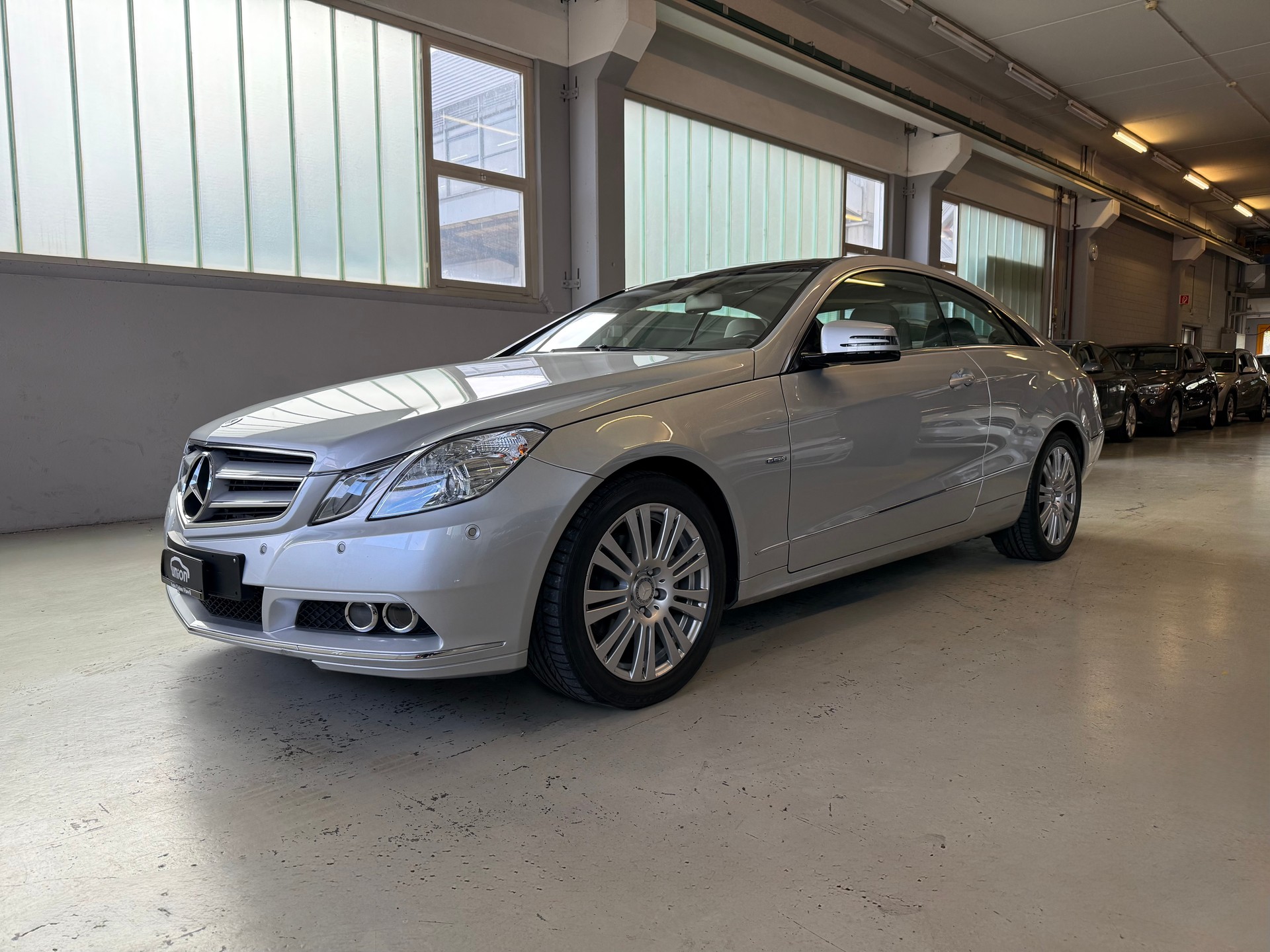 MERCEDES-BENZ E 200 CGI BlueEfficiency Automatic-image-0