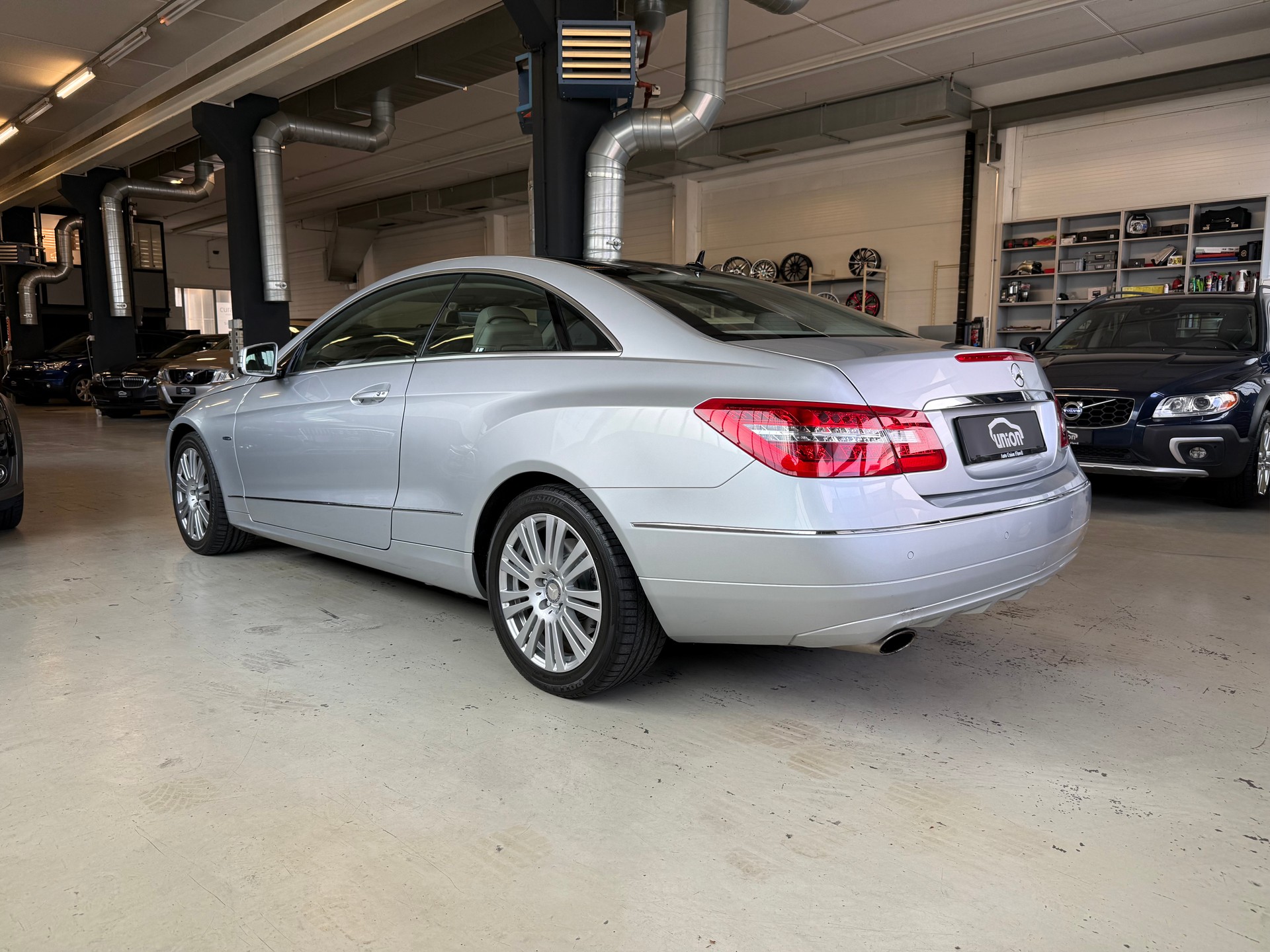 MERCEDES-BENZ E 200 CGI BlueEfficiency Automatic-image-6
