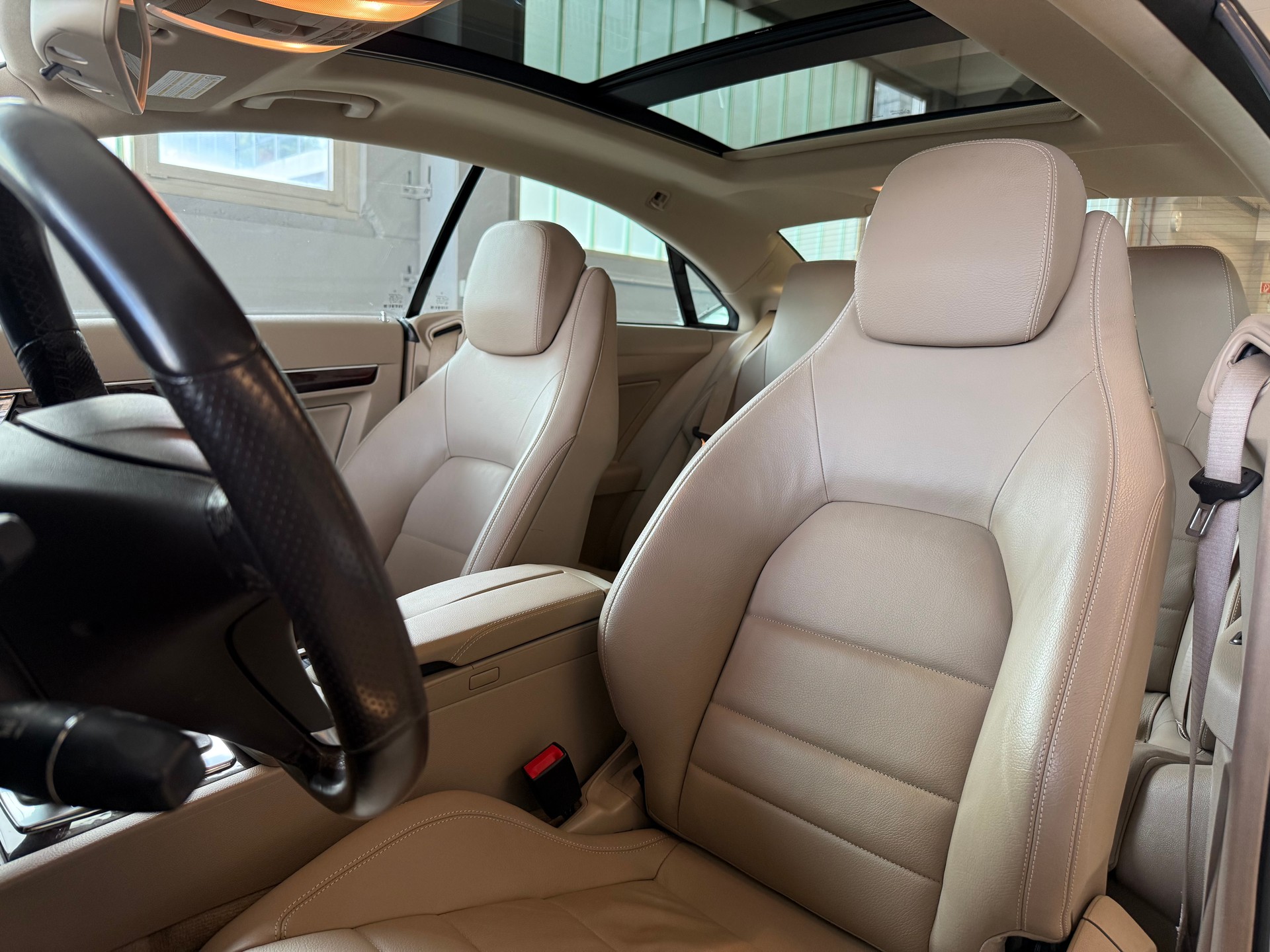 MERCEDES-BENZ E 200 CGI BlueEfficiency Automatic-image-10