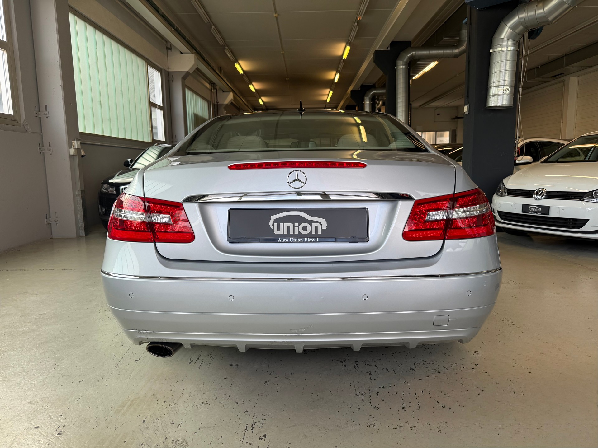 MERCEDES-BENZ E 200 CGI BlueEfficiency Automatic-image-7