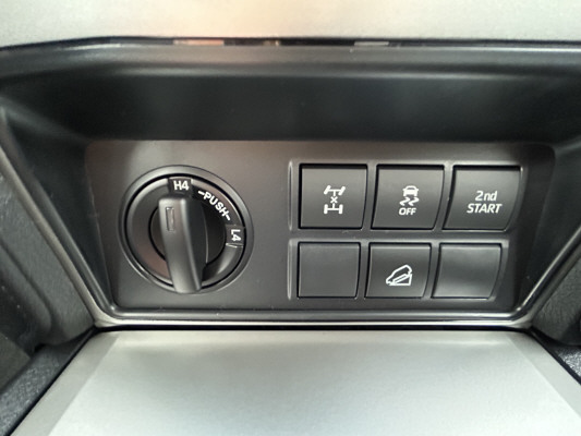 TOYOTA LandCruiser 2.8TD Active-image-8