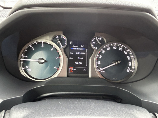 TOYOTA LandCruiser 2.8TD Active-image-5