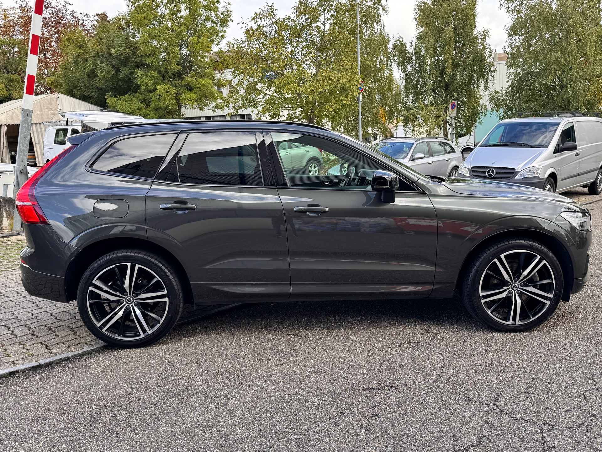 VOLVO XC60 T6 eAWD R-Design Expression Geartronic-image-1