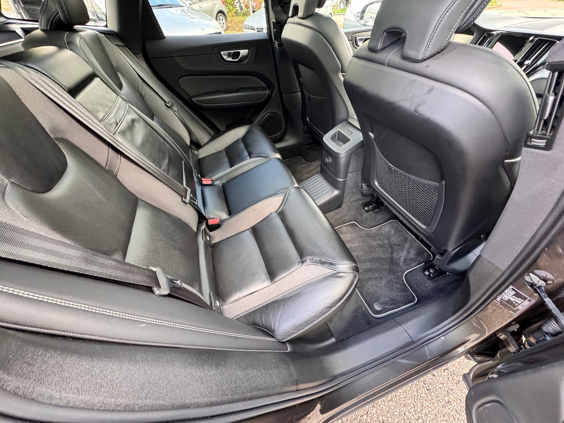 VOLVO XC60 T6 eAWD R-Design Expression Geartronic-image-13