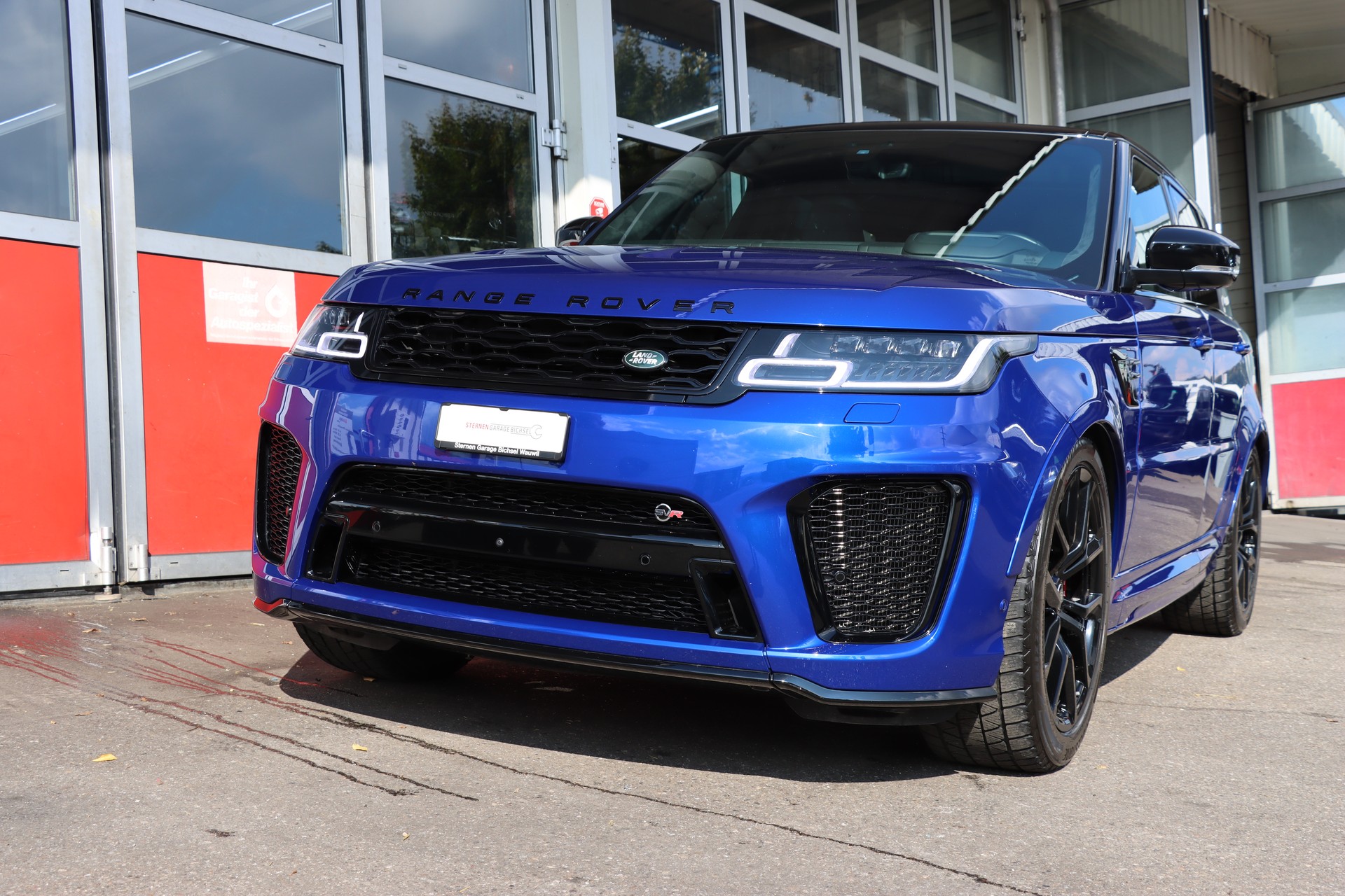 LAND ROVER Range Rover Sport 5.0 V8 S/C SVR Automatic-showroom-element-1
