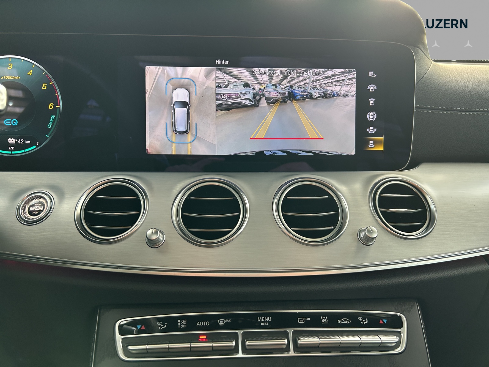 MERCEDES-BENZ E 300 de 4Matic AMG Line 9G-Tronic-image-11