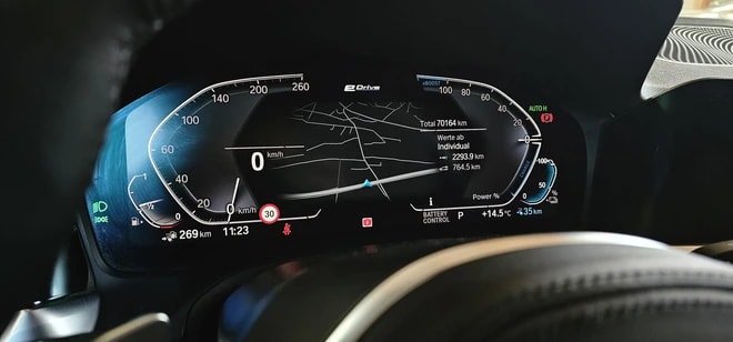 BMW 330e x DriveTouring M Sport Steptronic *CH-Fahrzeug*-image-13
